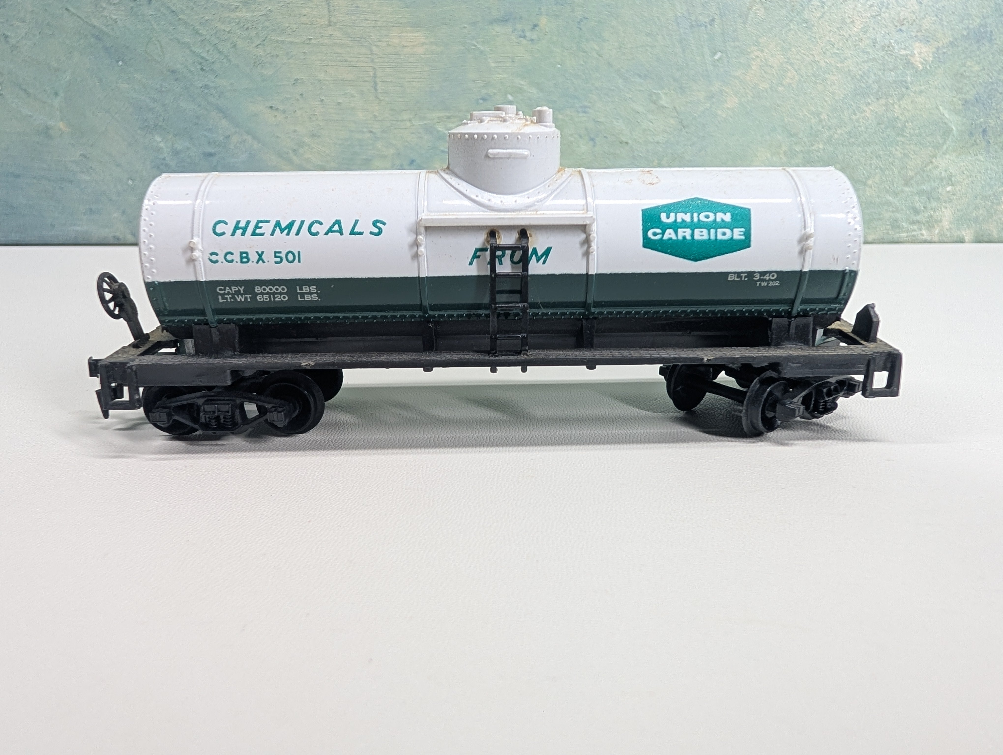 USED Life-Like HO Scale Single Dome Tank Car Union Carbide CCBX #501