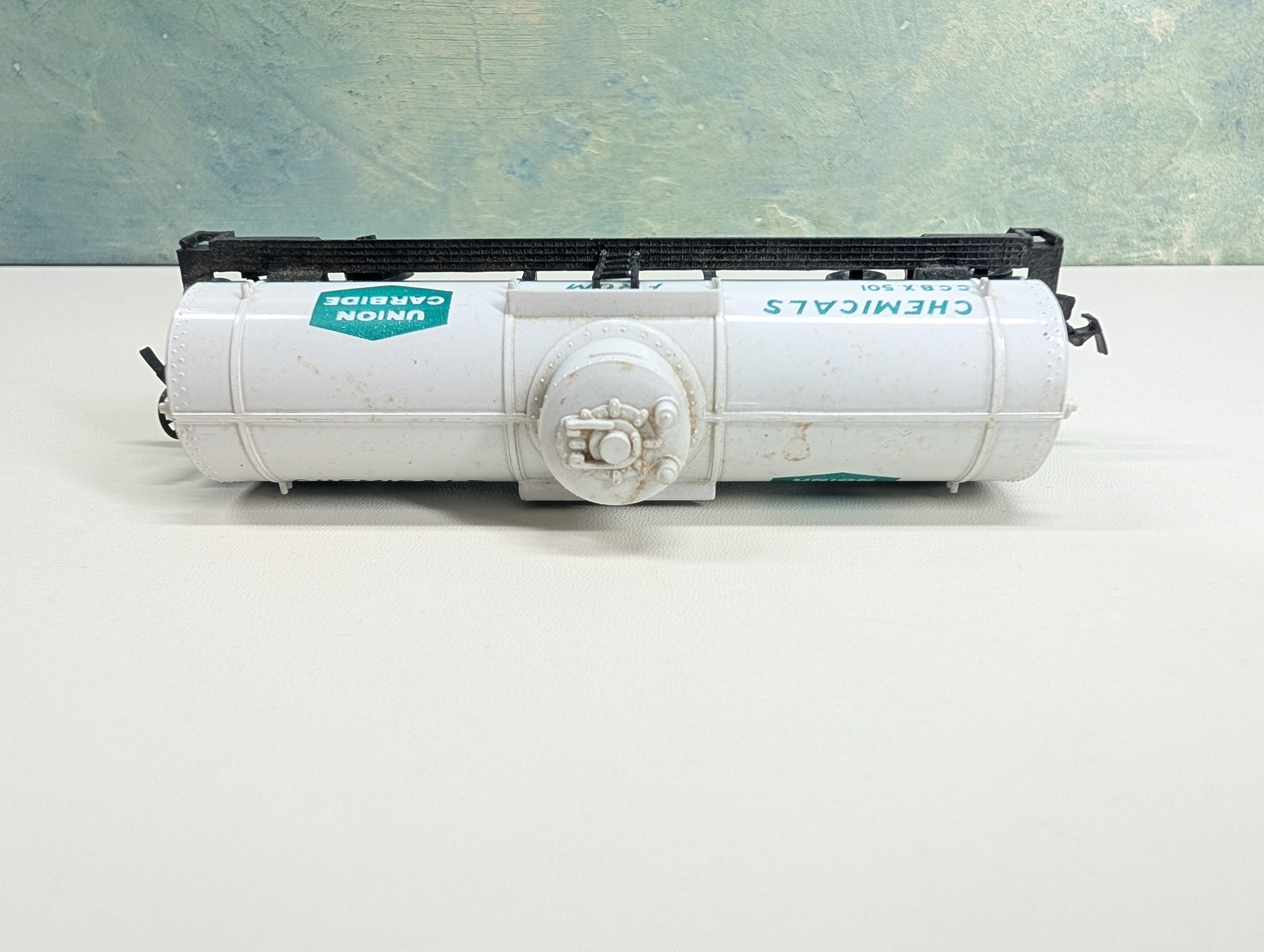 USED Life-Like HO Scale Single Dome Tank Car Union Carbide CCBX #501