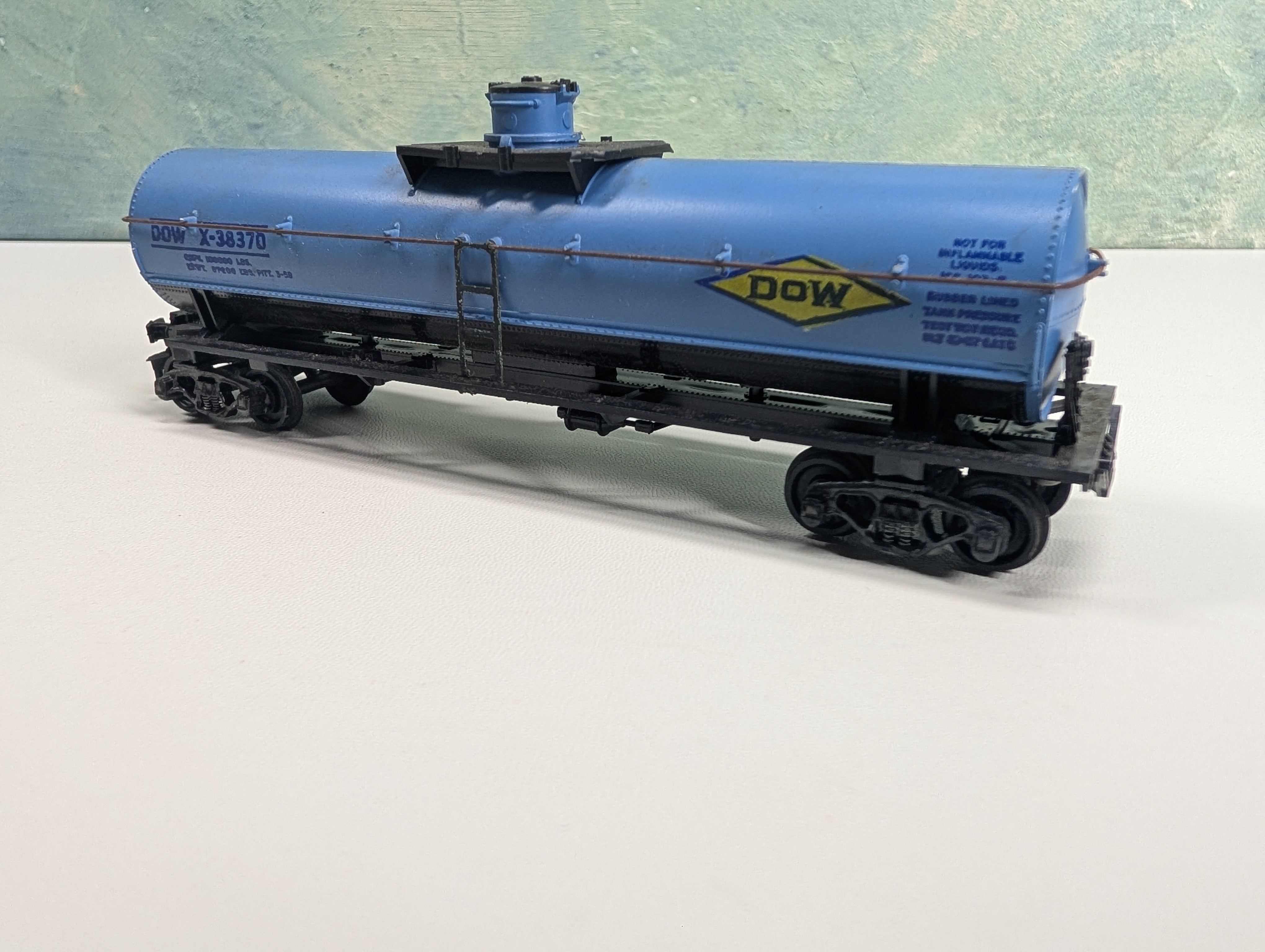 USED Athearn HO Scale Tank Car DOW #X-38370