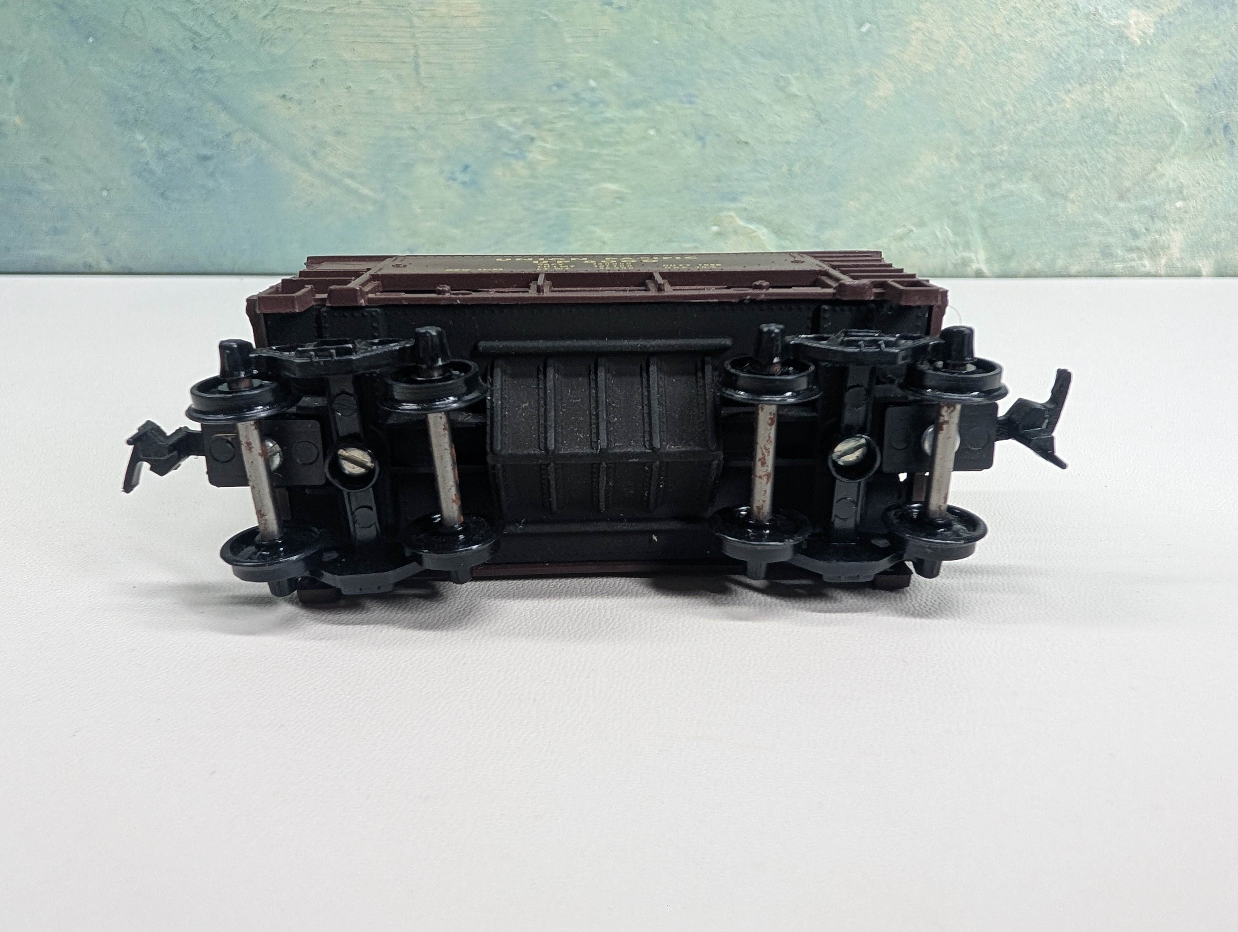 USED Roundhouse HO Scale Ore Car w/ Load Union Pacific UP #8000