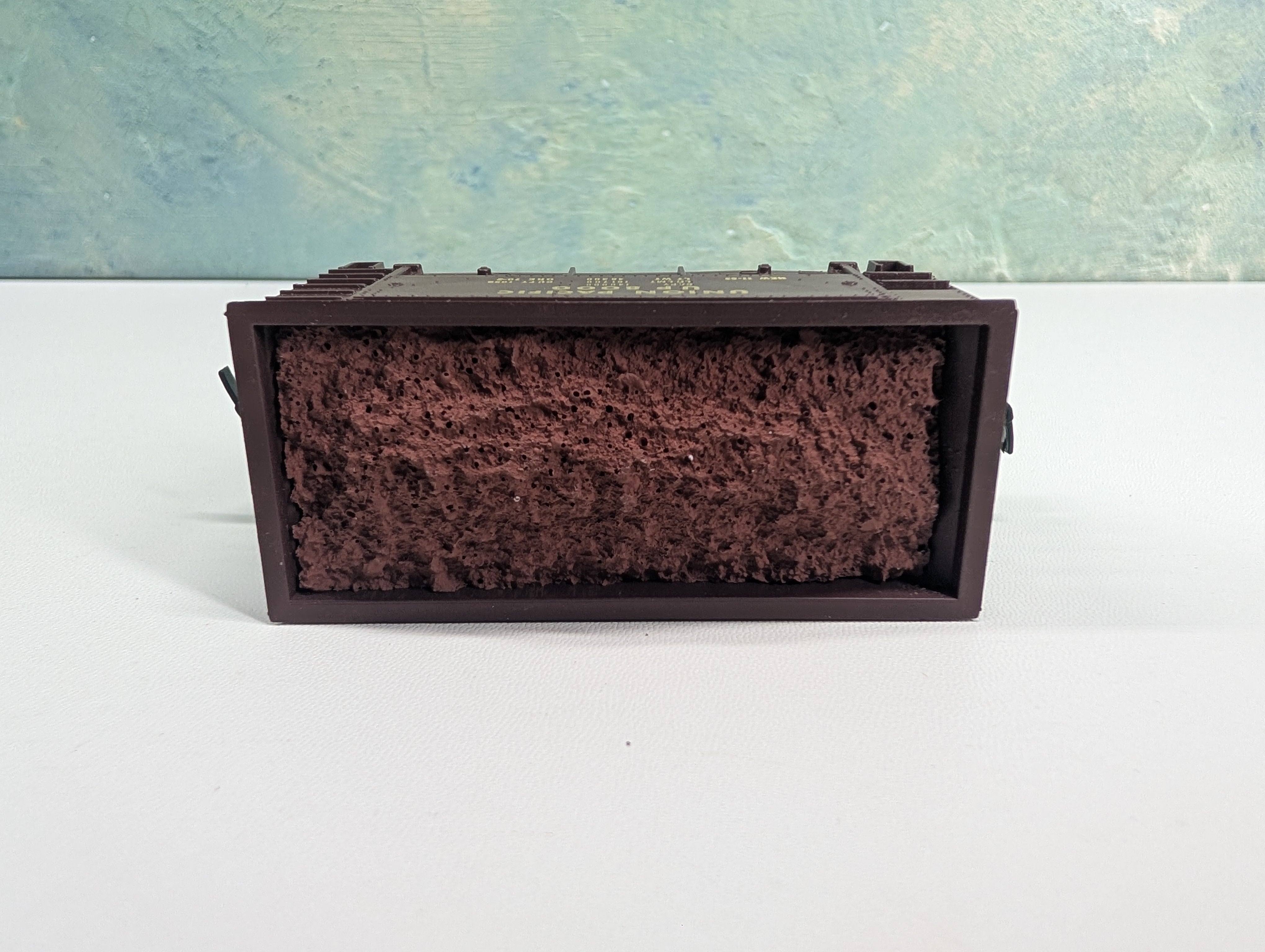 USED Roundhouse HO Scale Ore Car w/ Load Union Pacific UP #8000