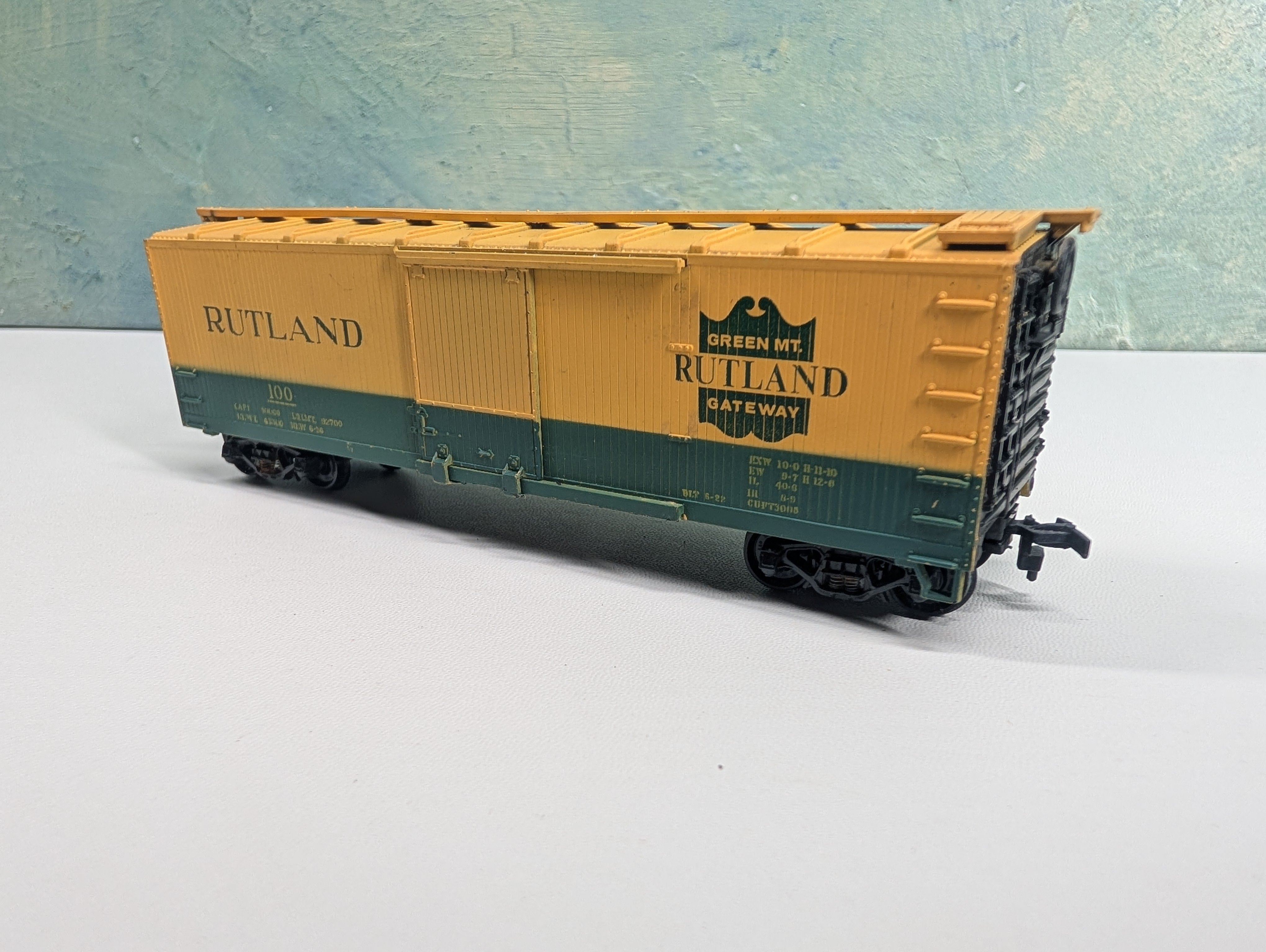 USED TRAIN MINIATURE HO Scale Wooden Box Car Rutland #100