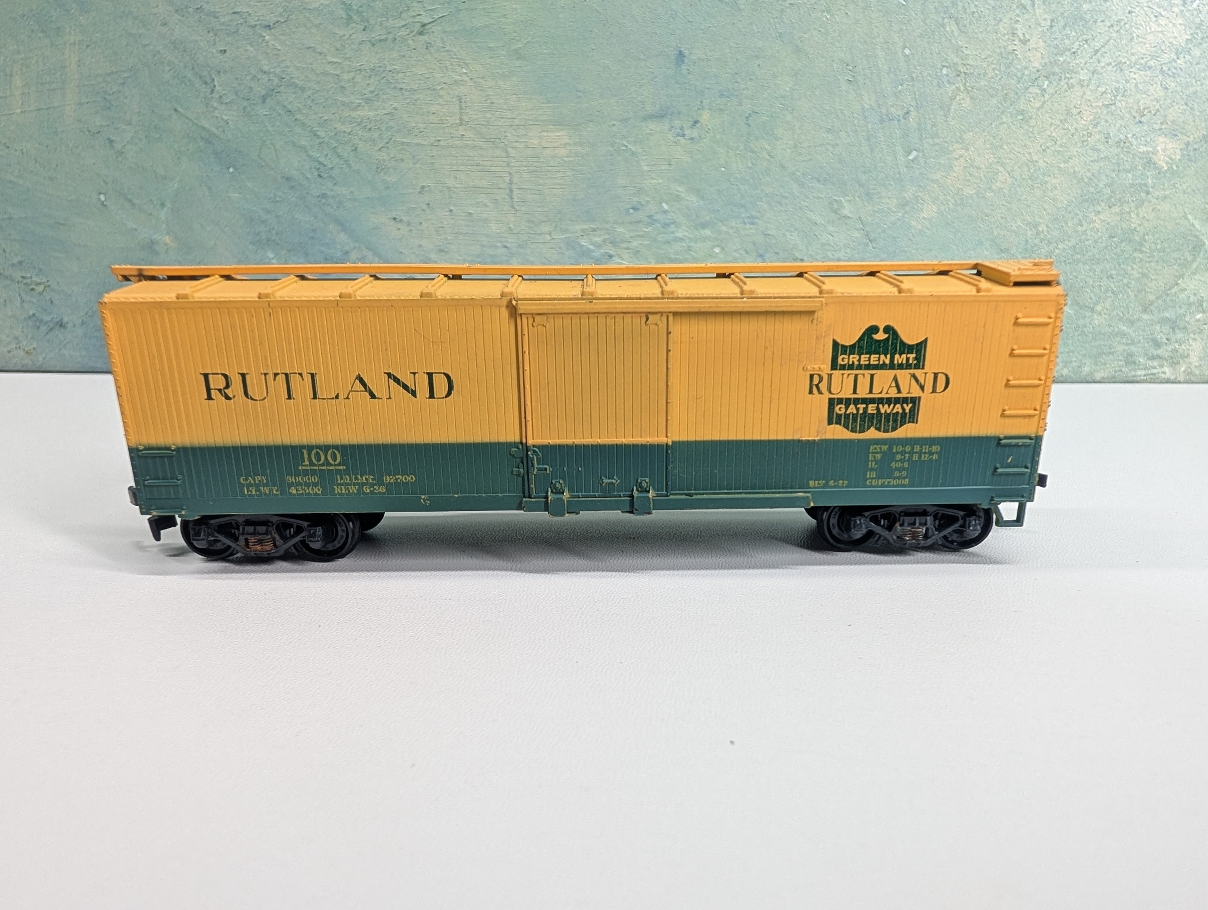 USED TRAIN MINIATURE HO Scale Wooden Box Car Rutland #100