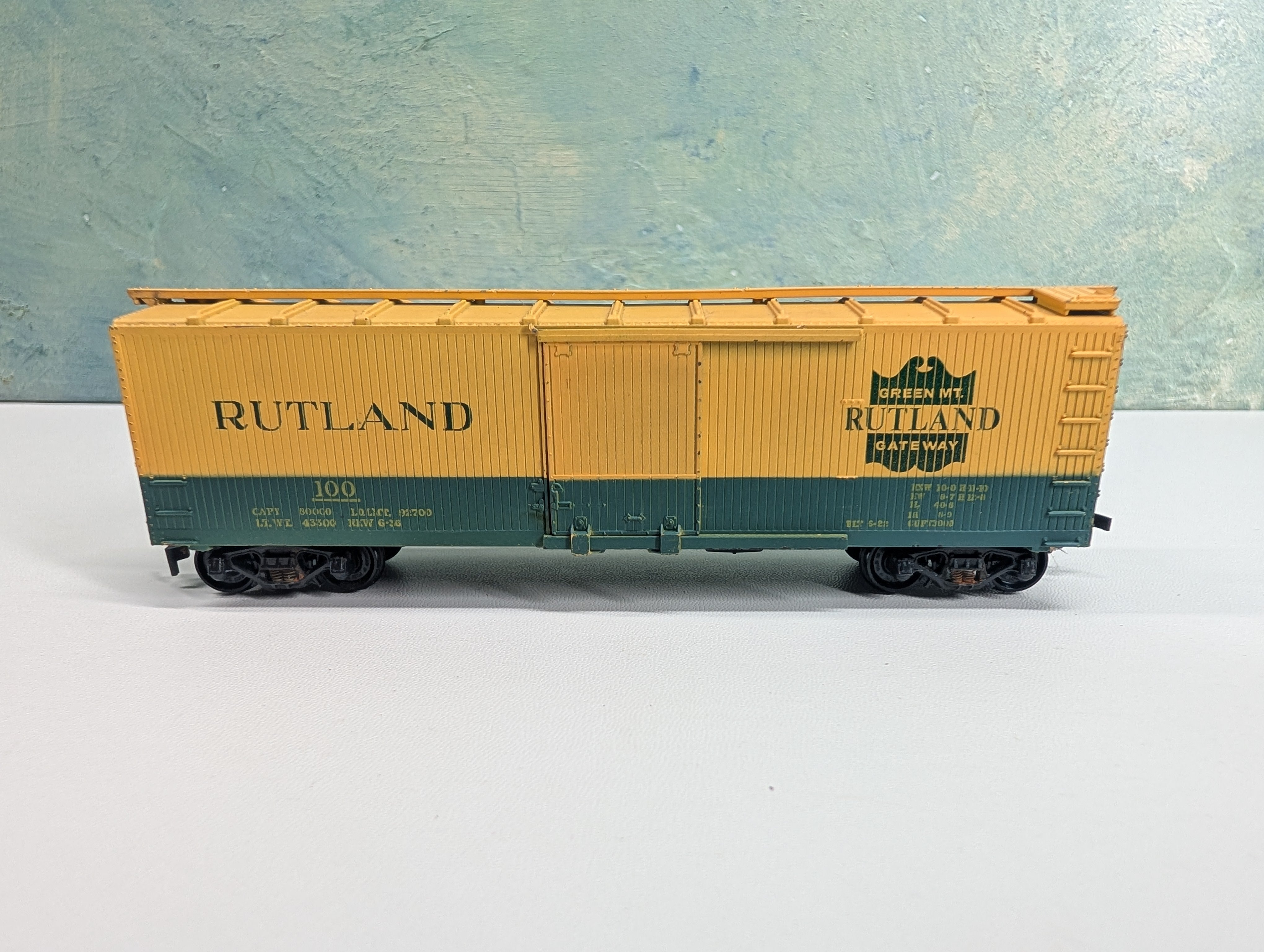 USED TRAIN MINIATURE HO Scale Wooden Box Car Rutland #100
