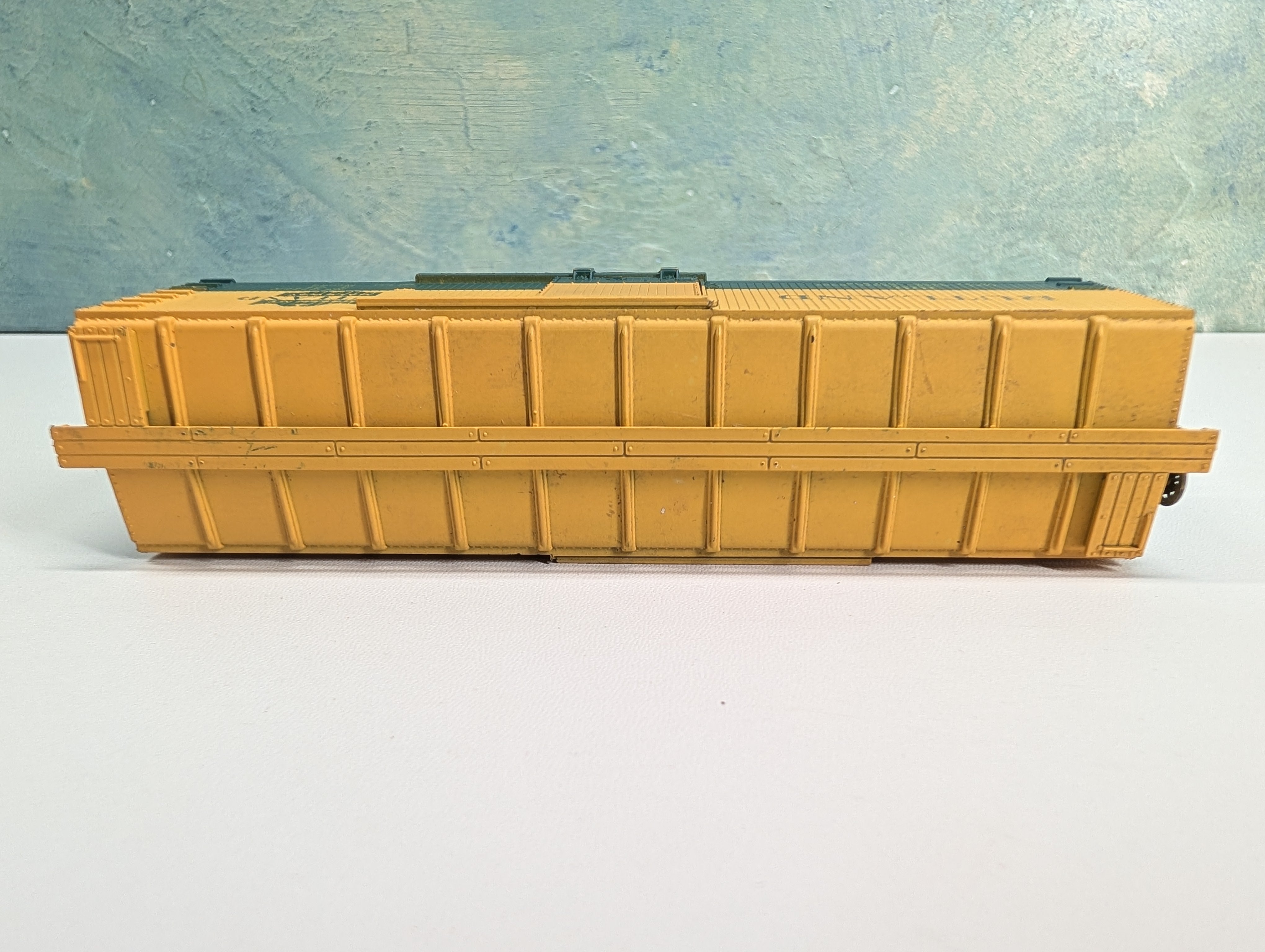 USED TRAIN MINIATURE HO Scale Wooden Box Car Rutland #100
