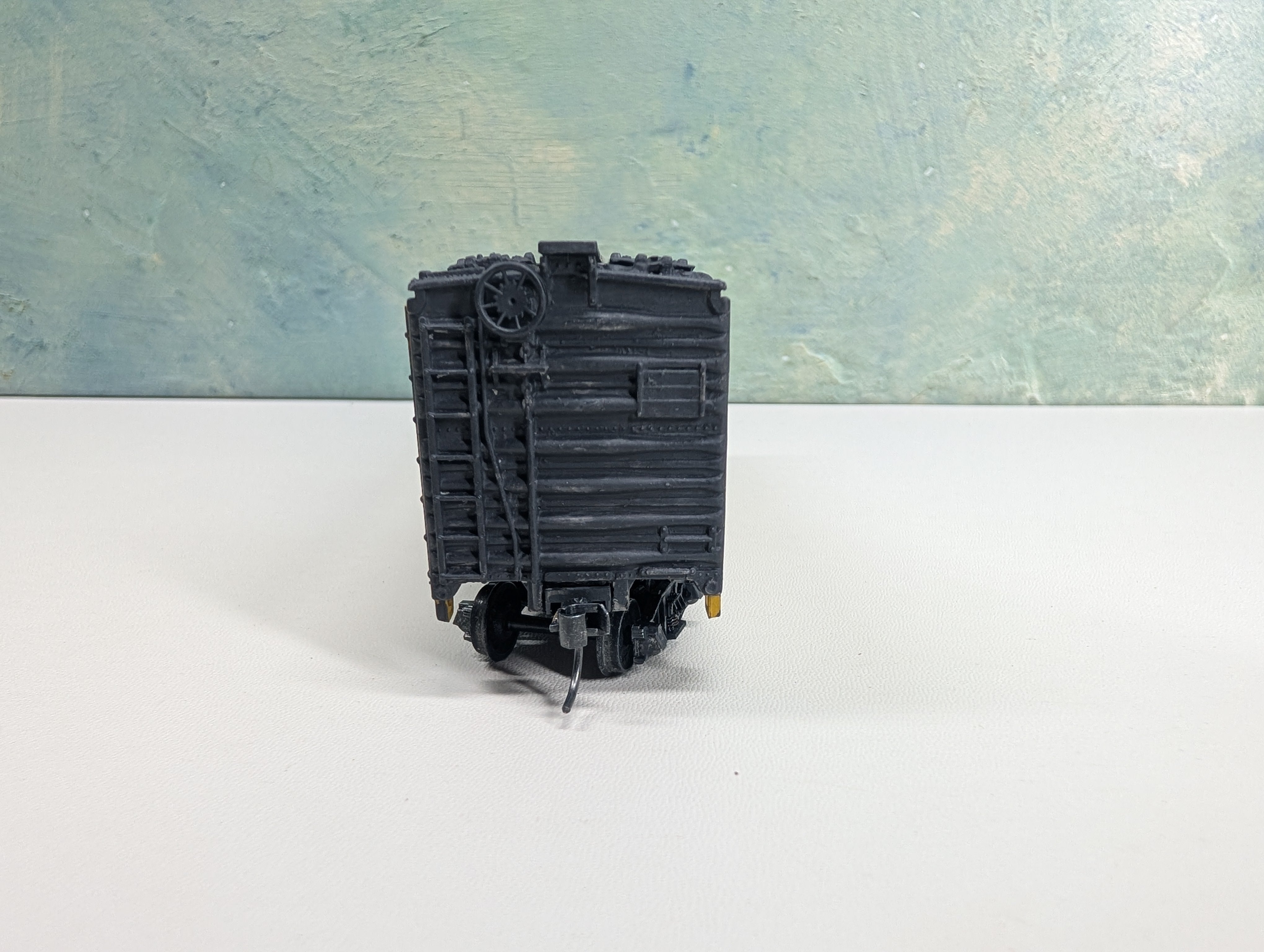 USED Athearn HO Scale Beer Car Blatz Old Heidelberg URTX #27107 Weathered, Metal Wheels
