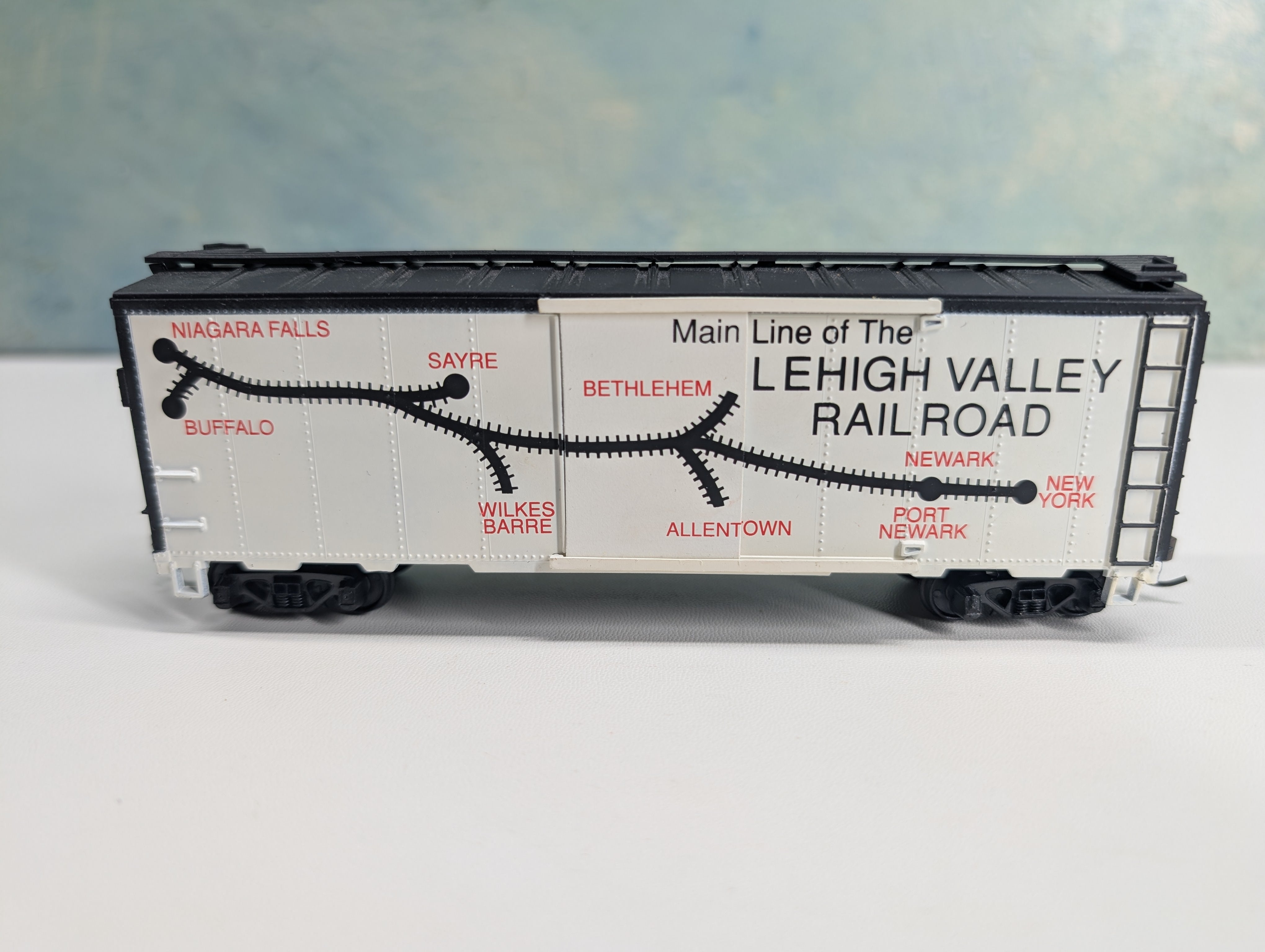USED Mantua 734-527 HO Scale Heavy Steel Box Car Lehigh Valley LV Map