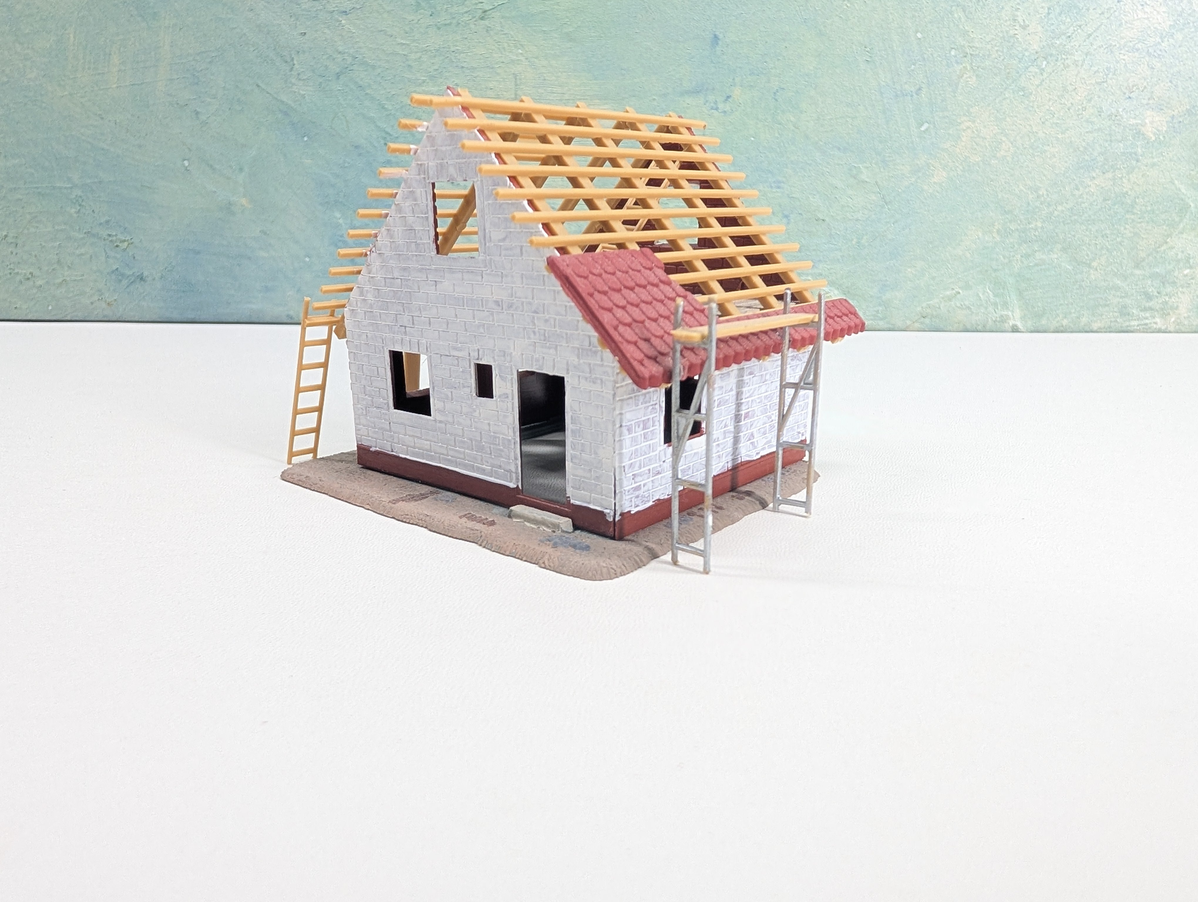 USED HO Scale White Brick House Under Construction