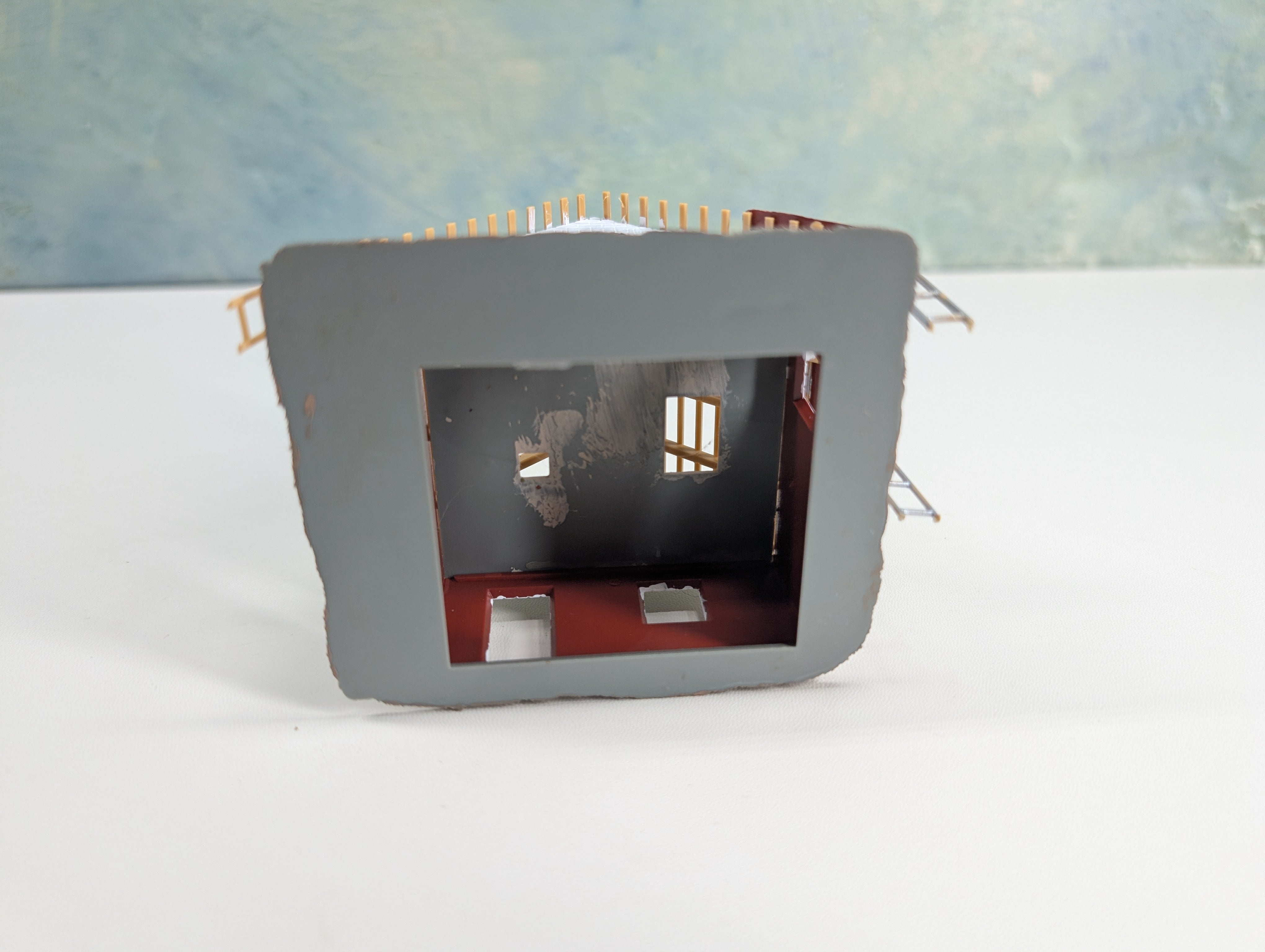 USED HO Scale White Brick House Under Construction