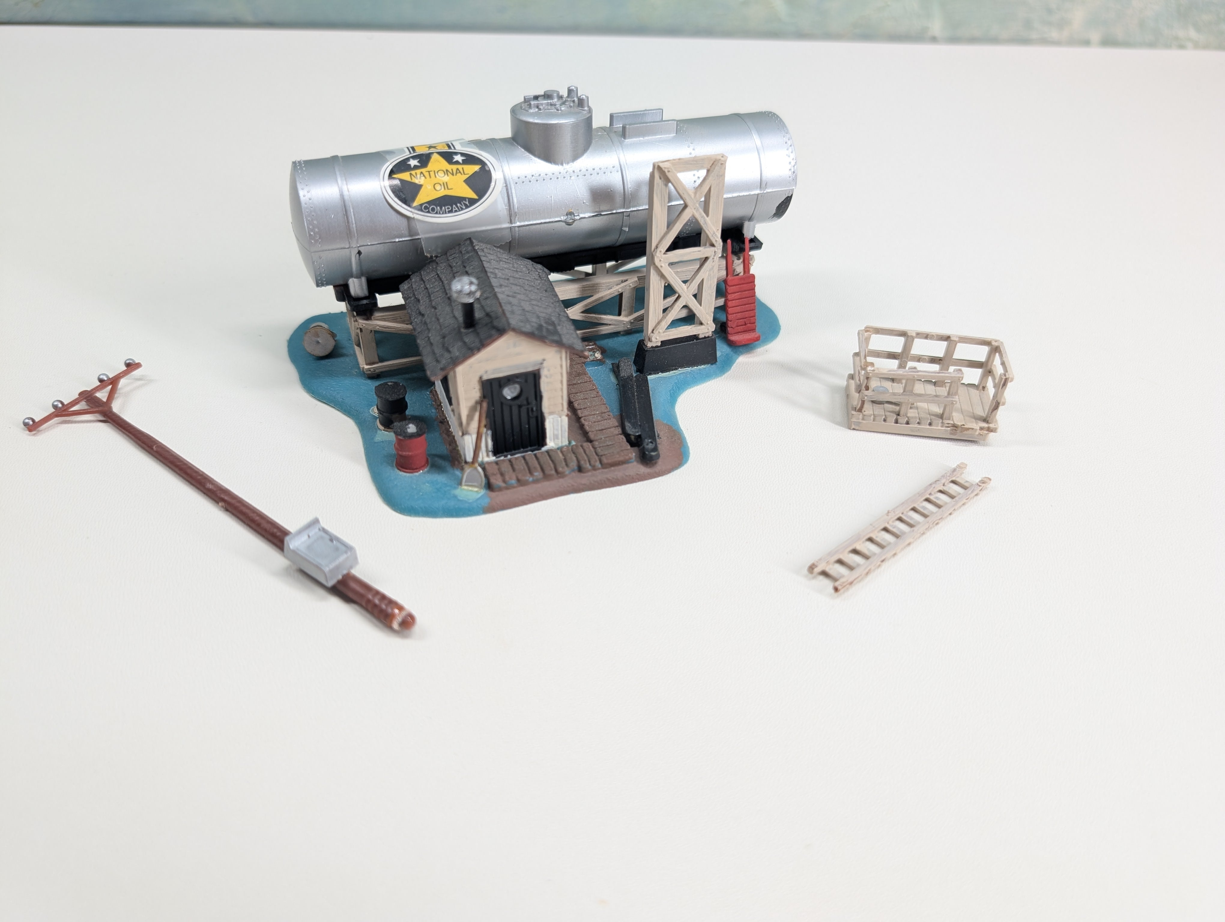 USED HO Scale Oil Co Facility
