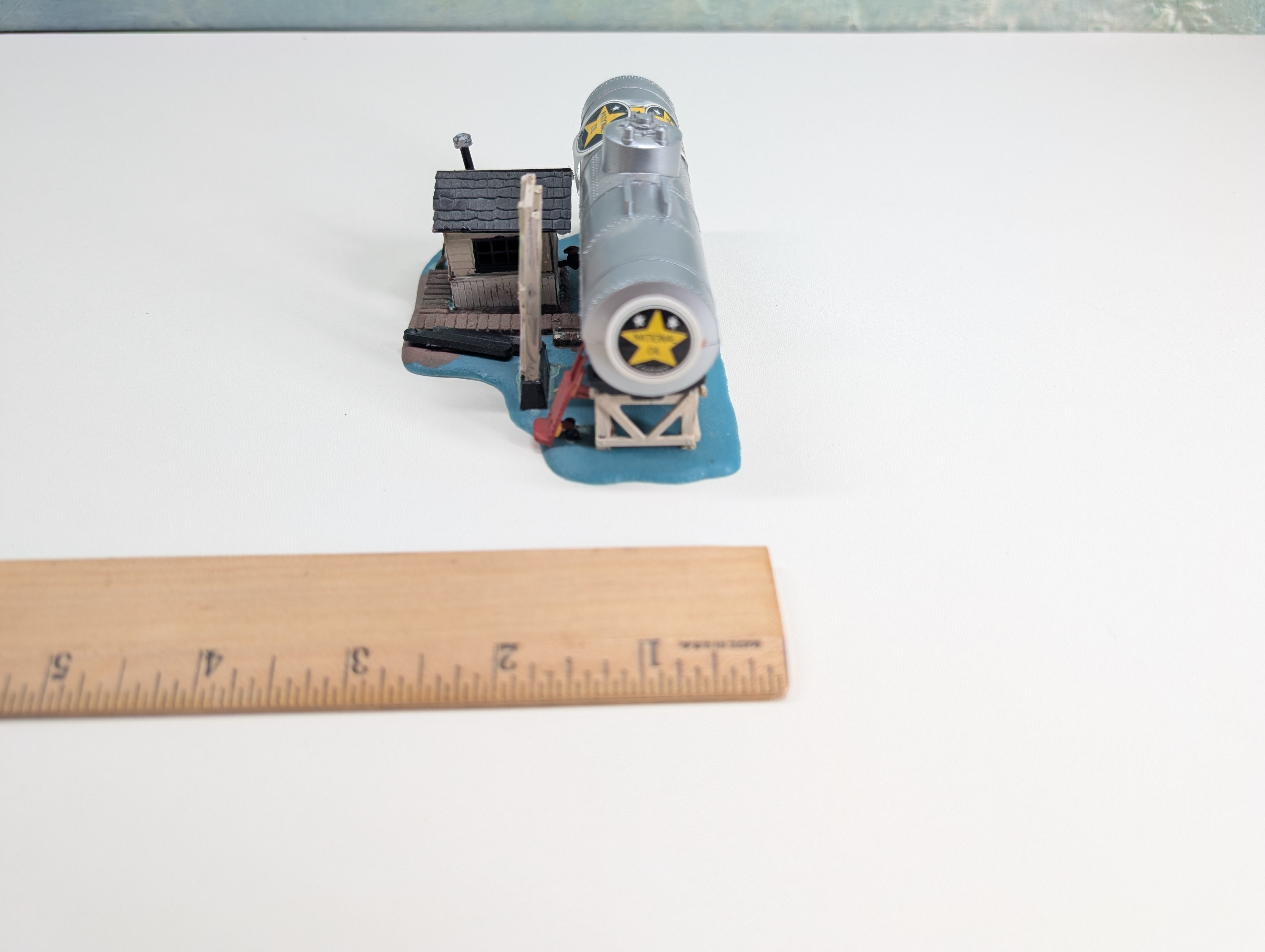 USED HO Scale Oil Co Facility