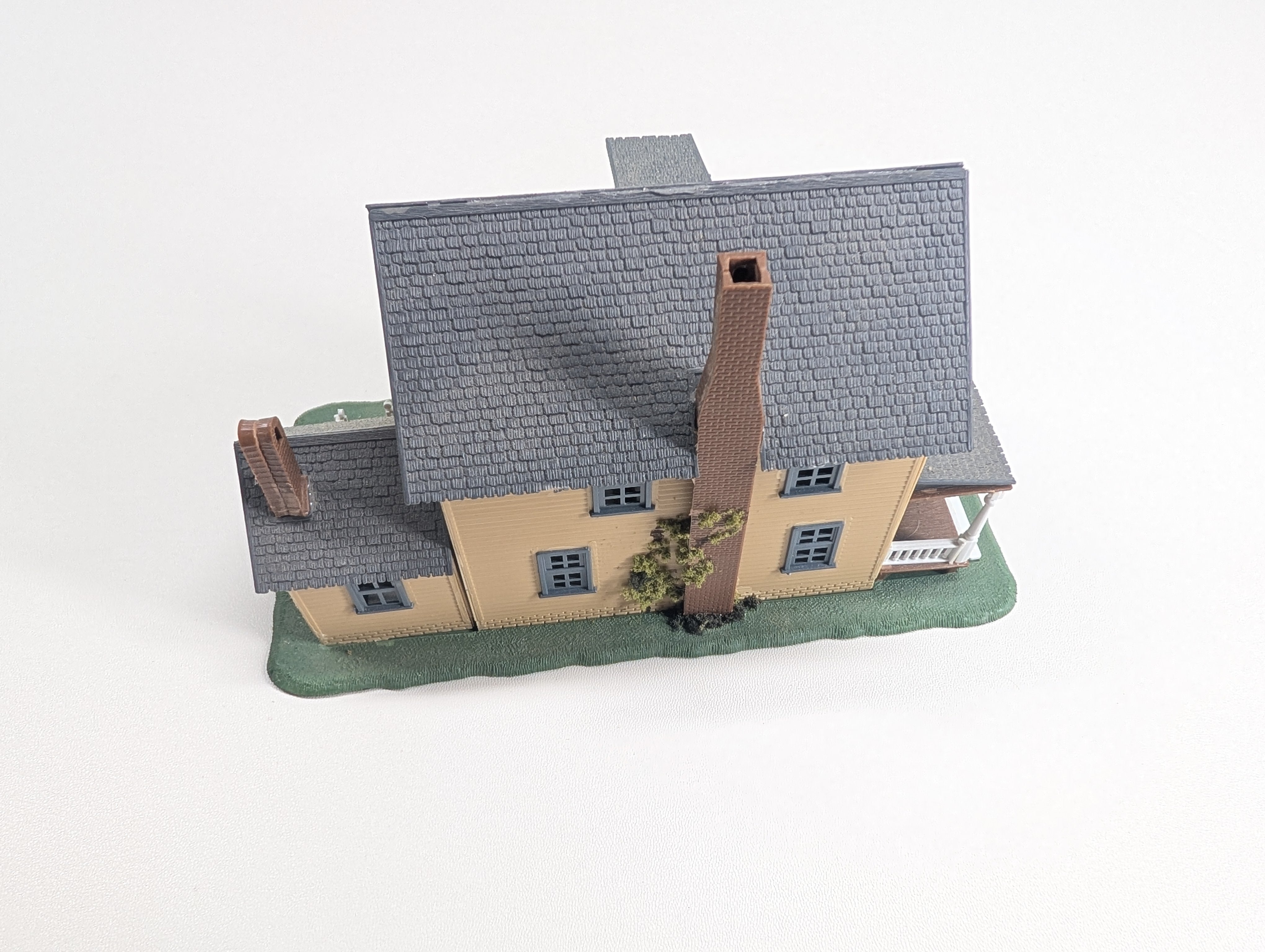 USED HO Scale 3 Story Home, Light Brown