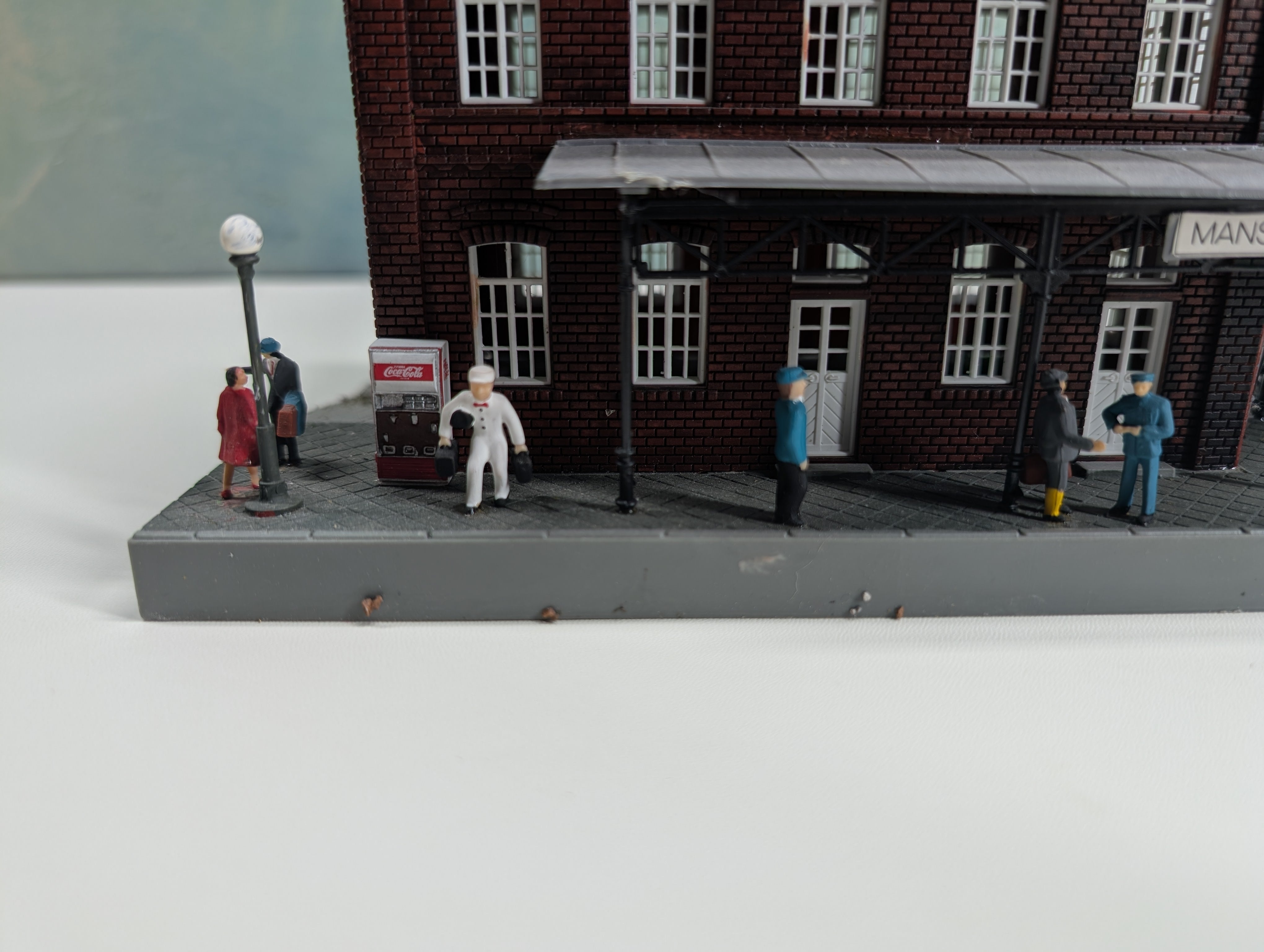 USED Pola HO Scale Mansfield Station w/ Details Added