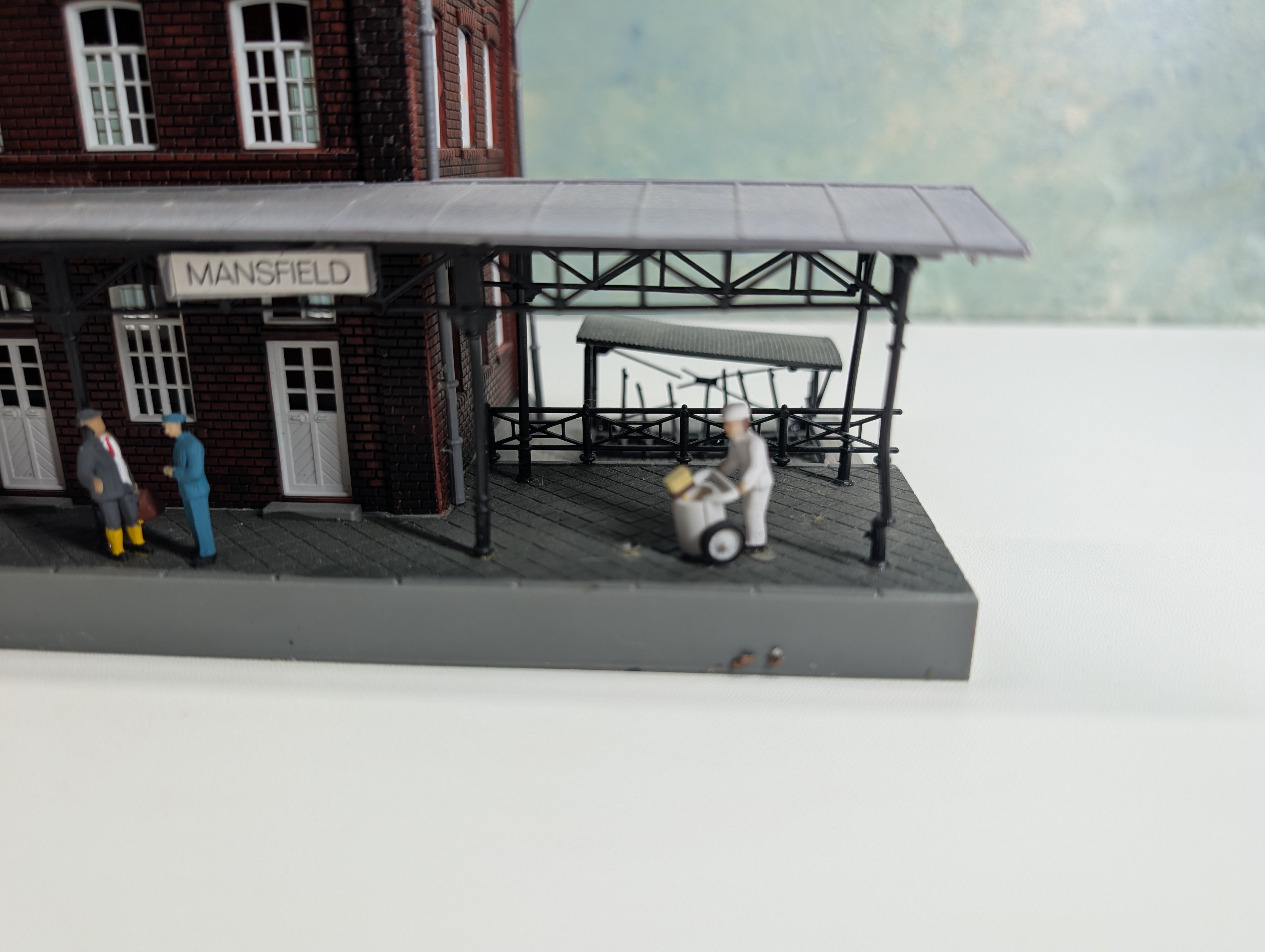 USED Pola HO Scale Mansfield Station w/ Details Added