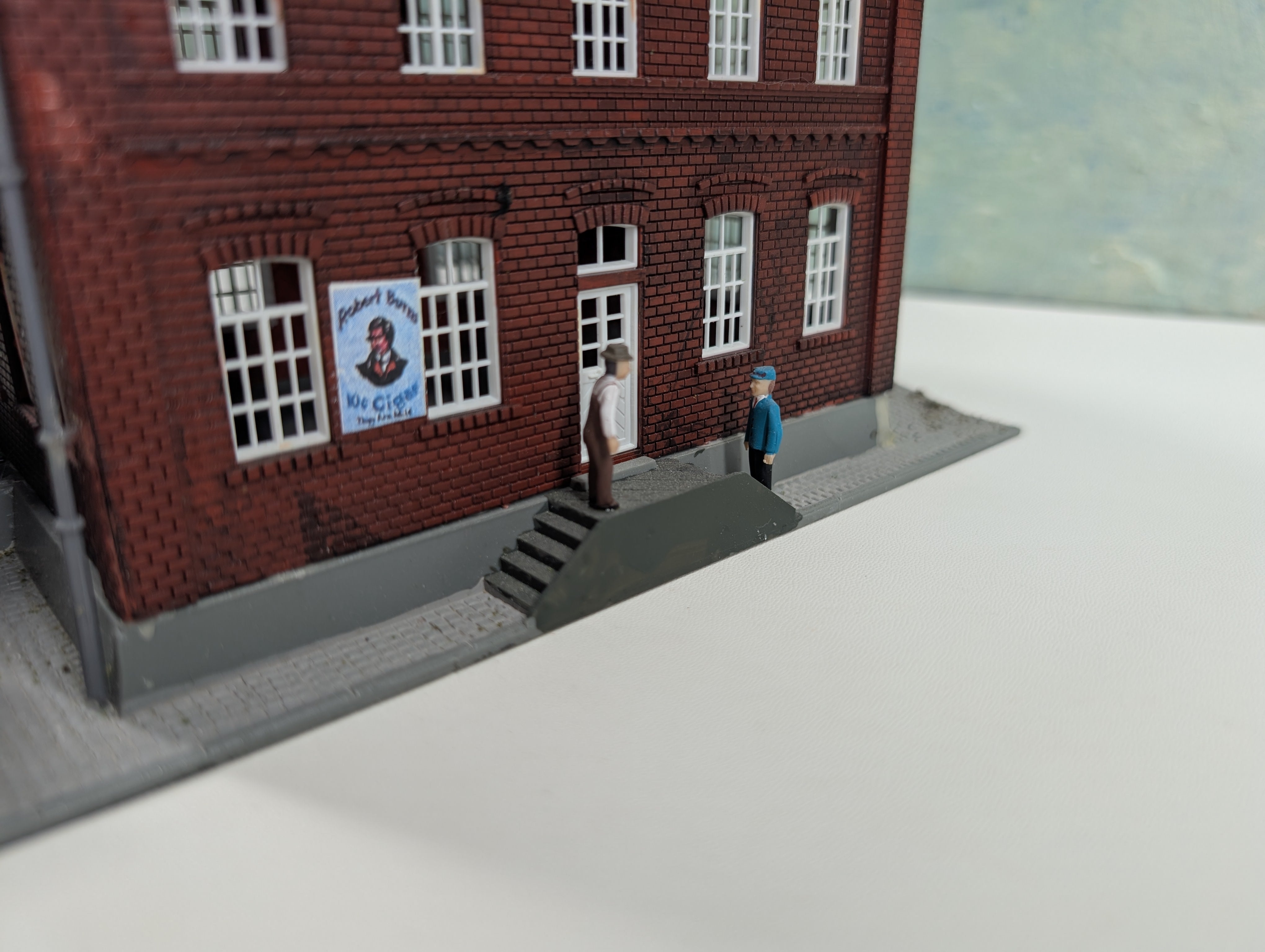 USED Pola HO Scale Mansfield Station w/ Details Added