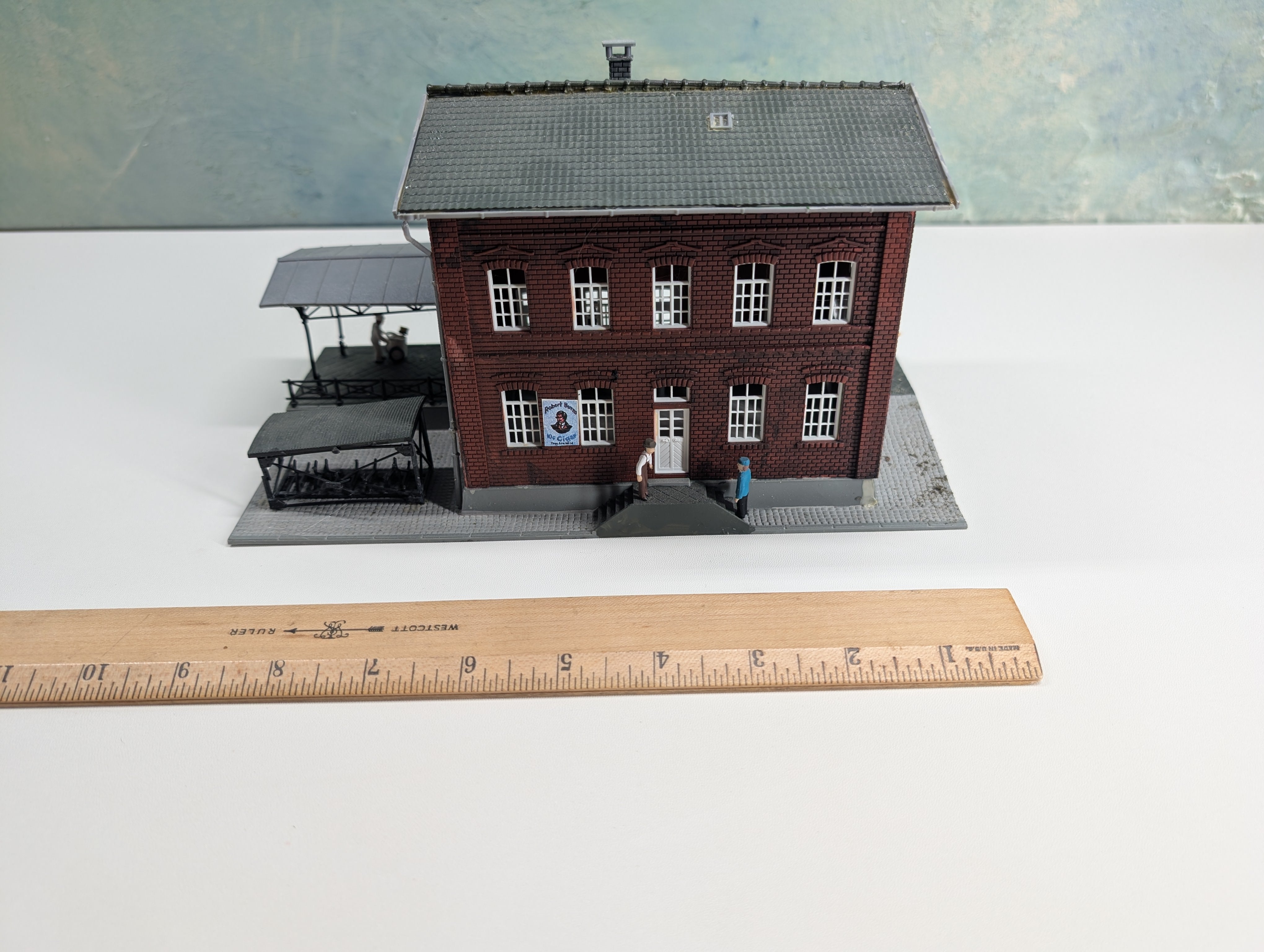 USED Pola HO Scale Mansfield Station w/ Details Added