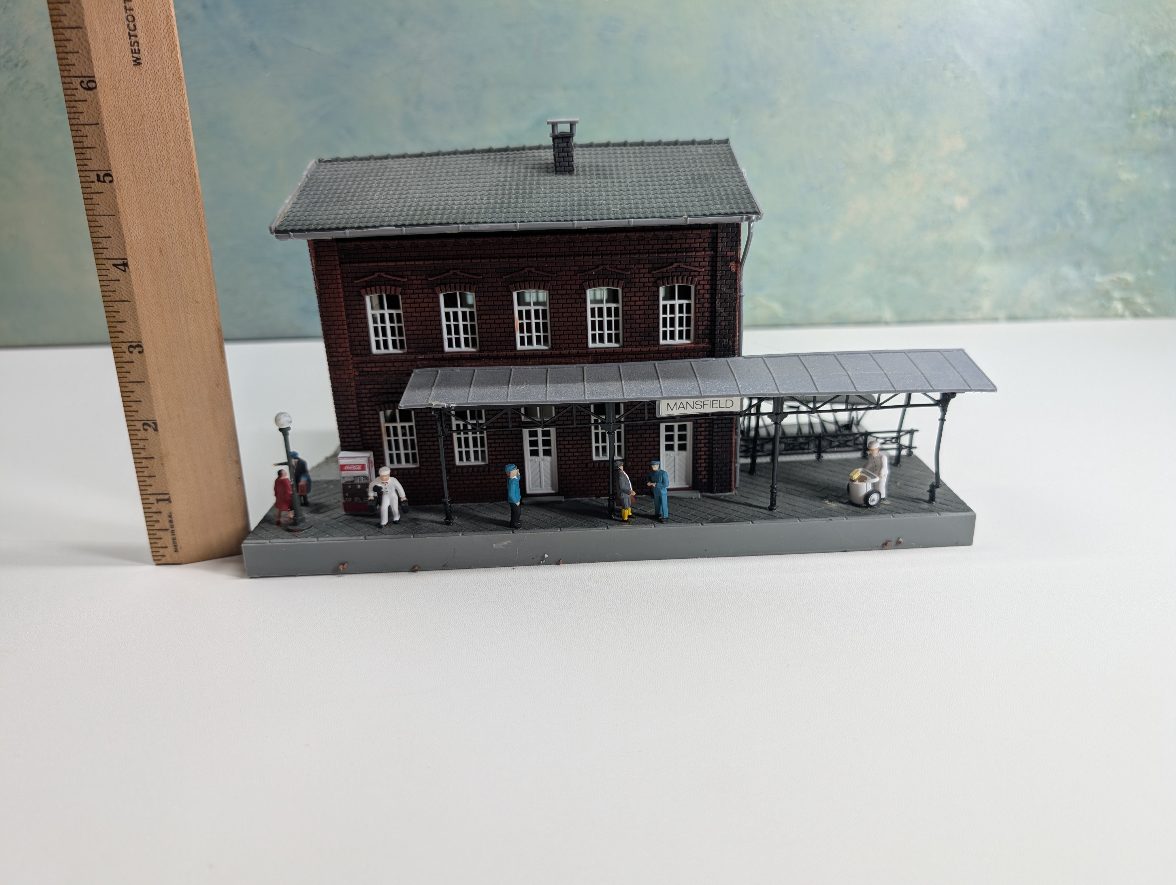 USED Pola HO Scale Mansfield Station w/ Details Added