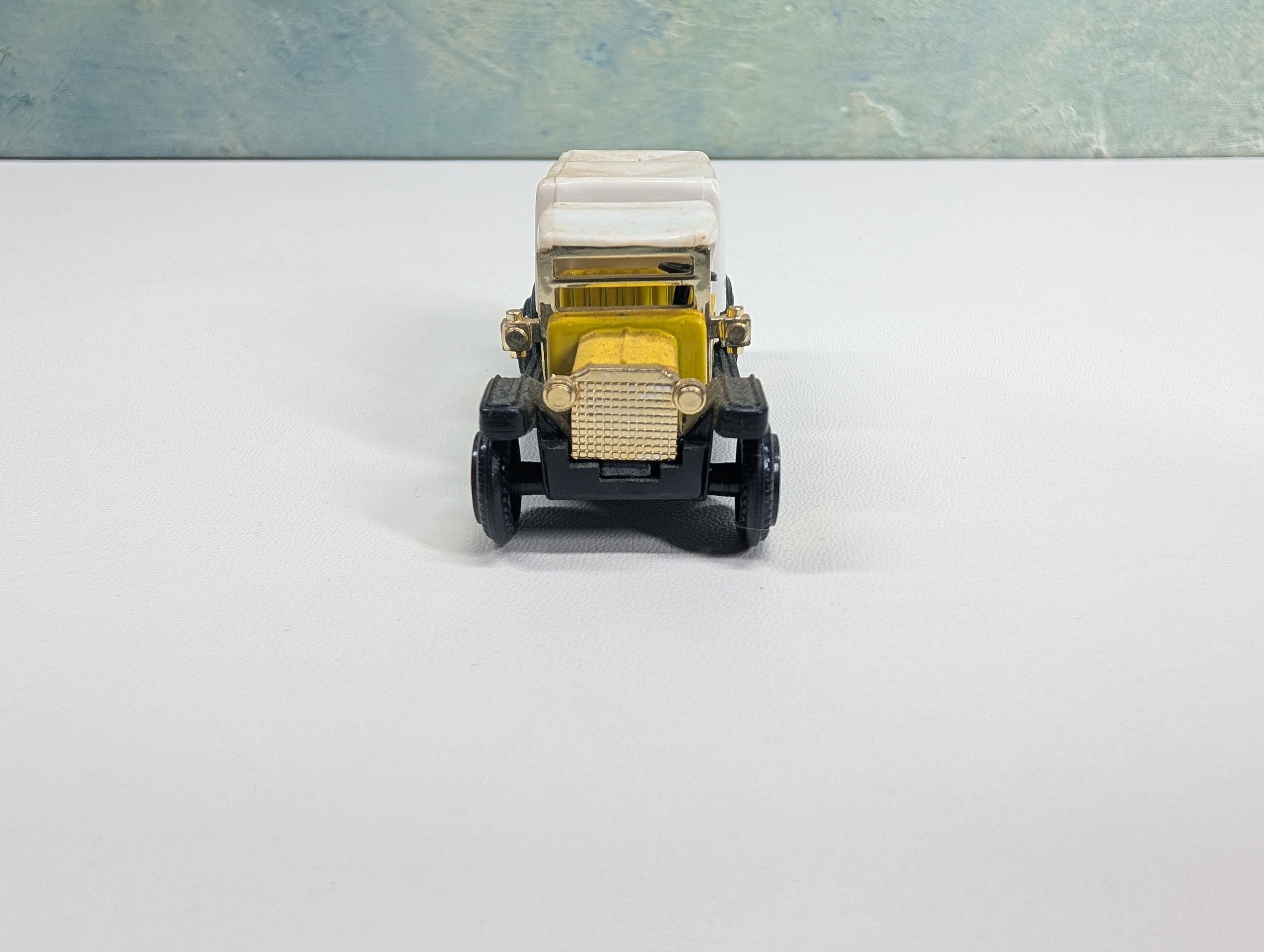 USED High Speed #607-612 HO Scale White & Yellow A&E Co Transport Box Truck