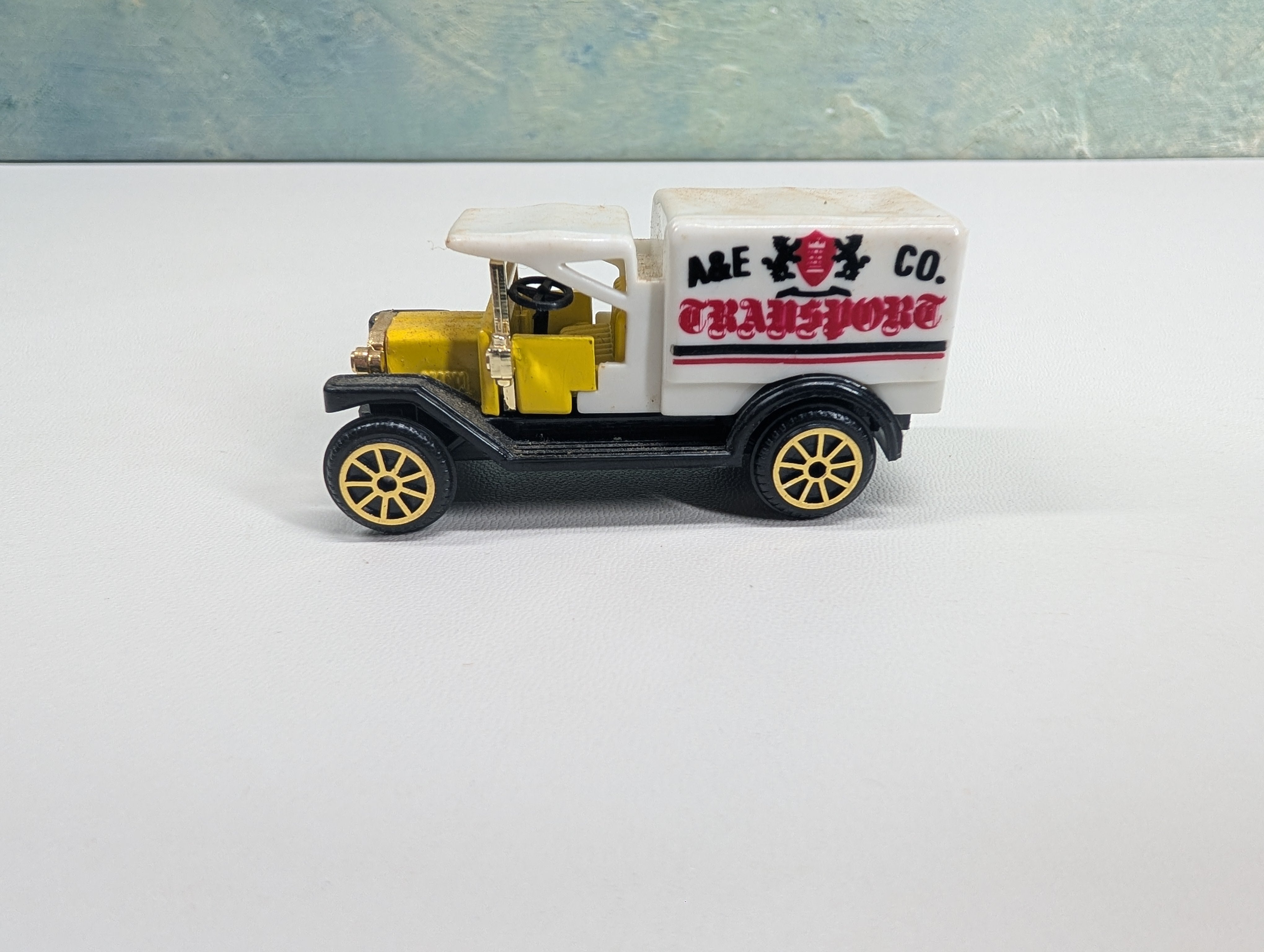 USED High Speed #607-612 HO Scale White & Yellow A&E Co Transport Box Truck