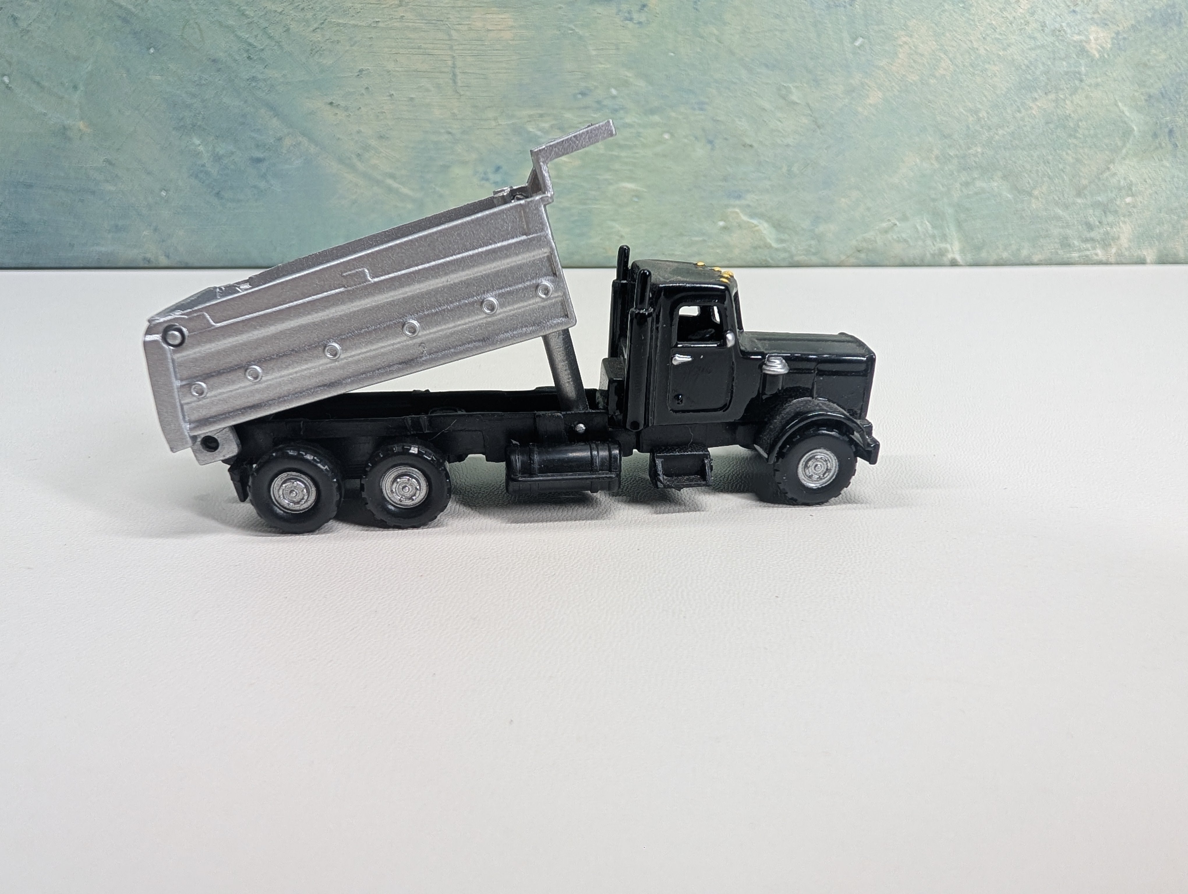 USED Smart Toys HO Scale Dump Truck Black/Silver