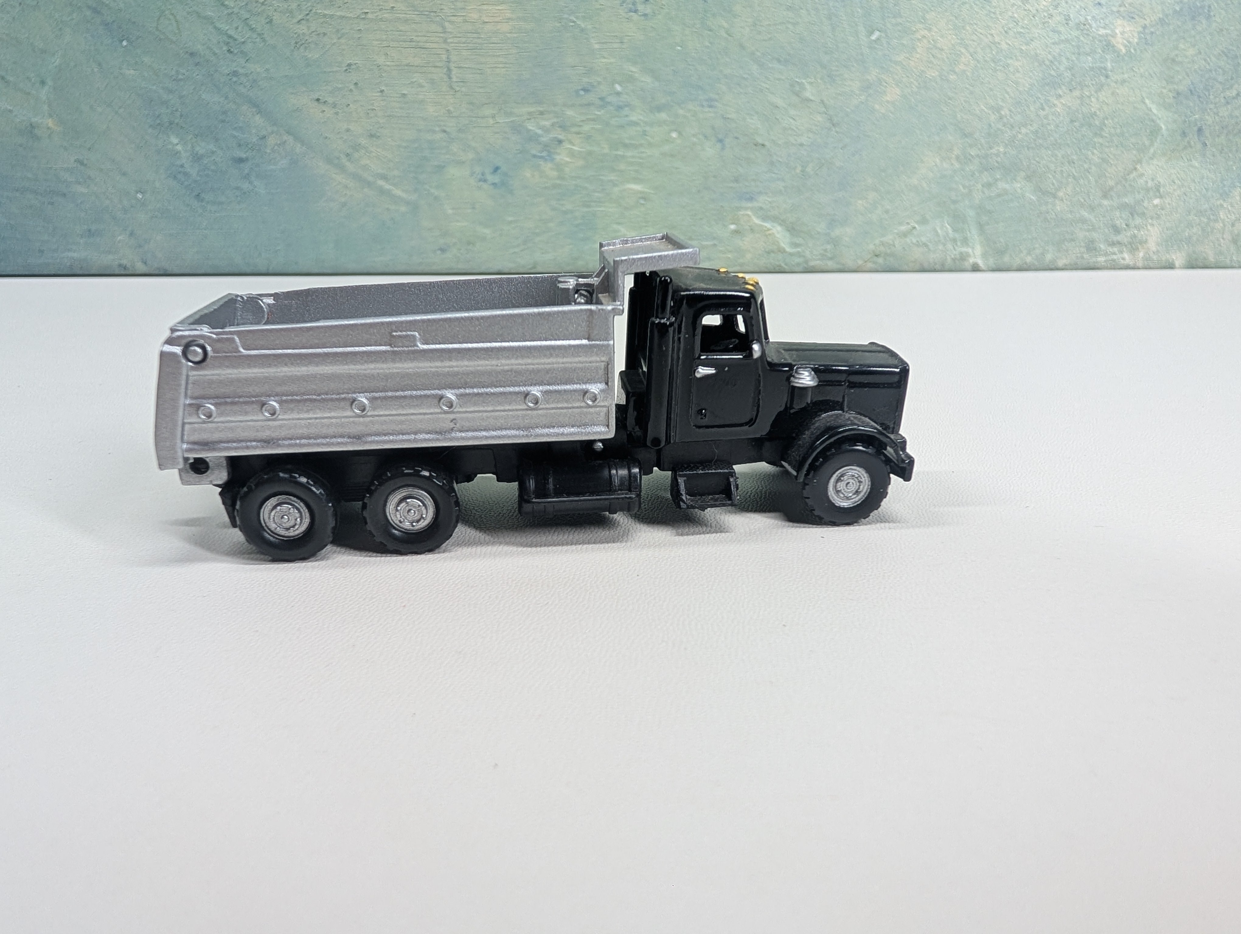 USED Smart Toys HO Scale Dump Truck Black/Silver