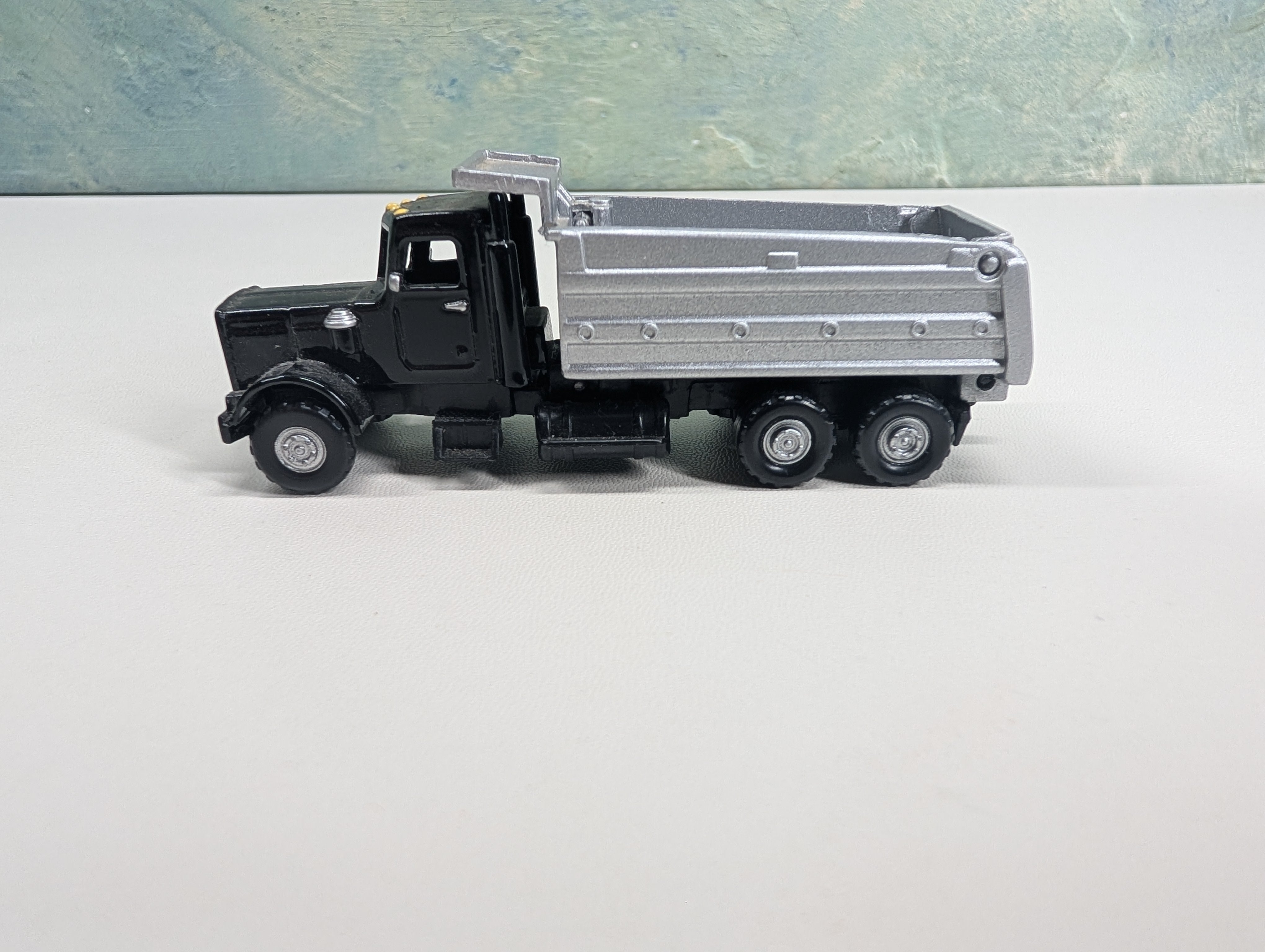 USED Smart Toys HO Scale Dump Truck Black/Silver