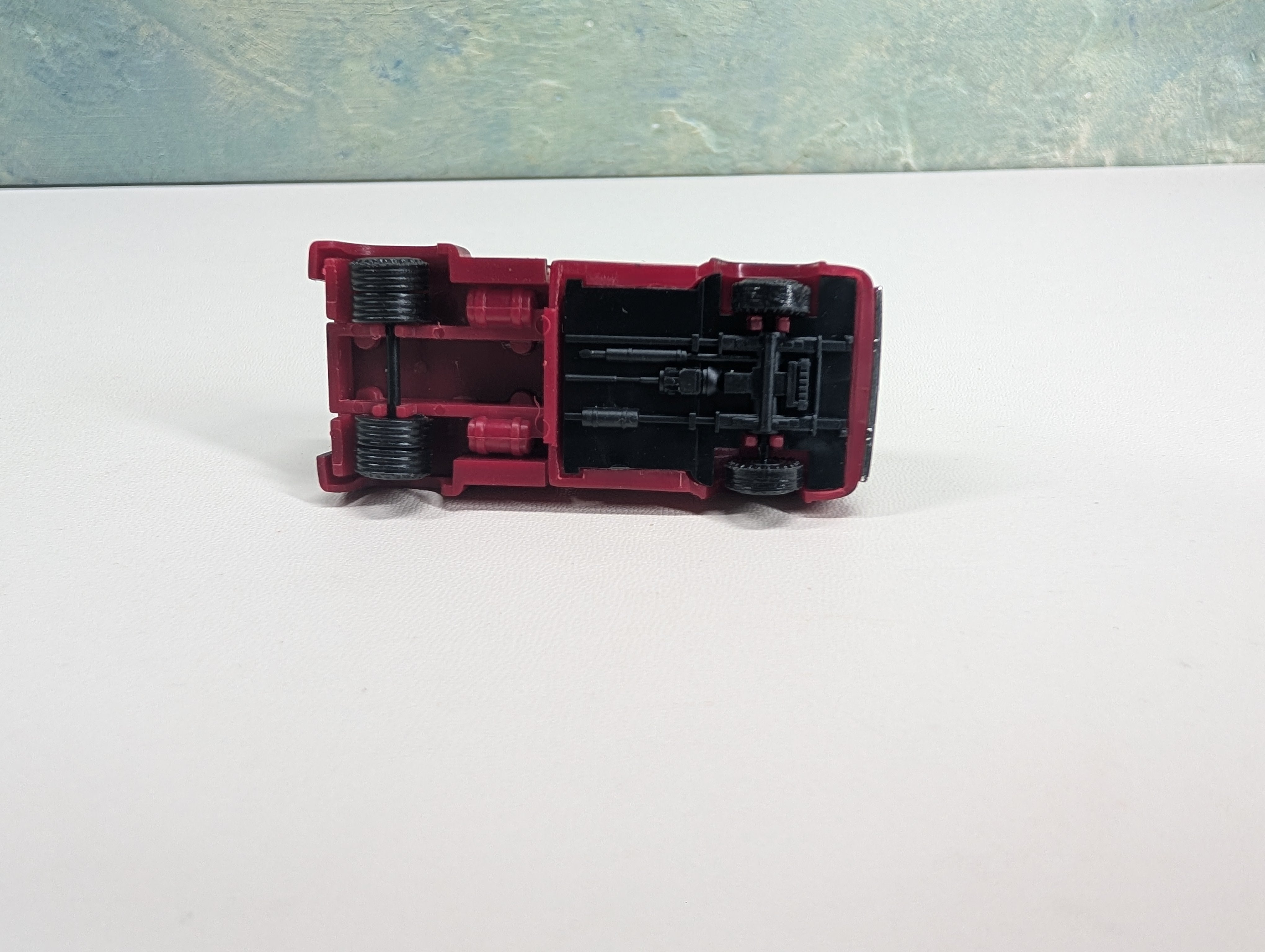 USED HO Scale Mike's Garage & Towing Truck, Weathered