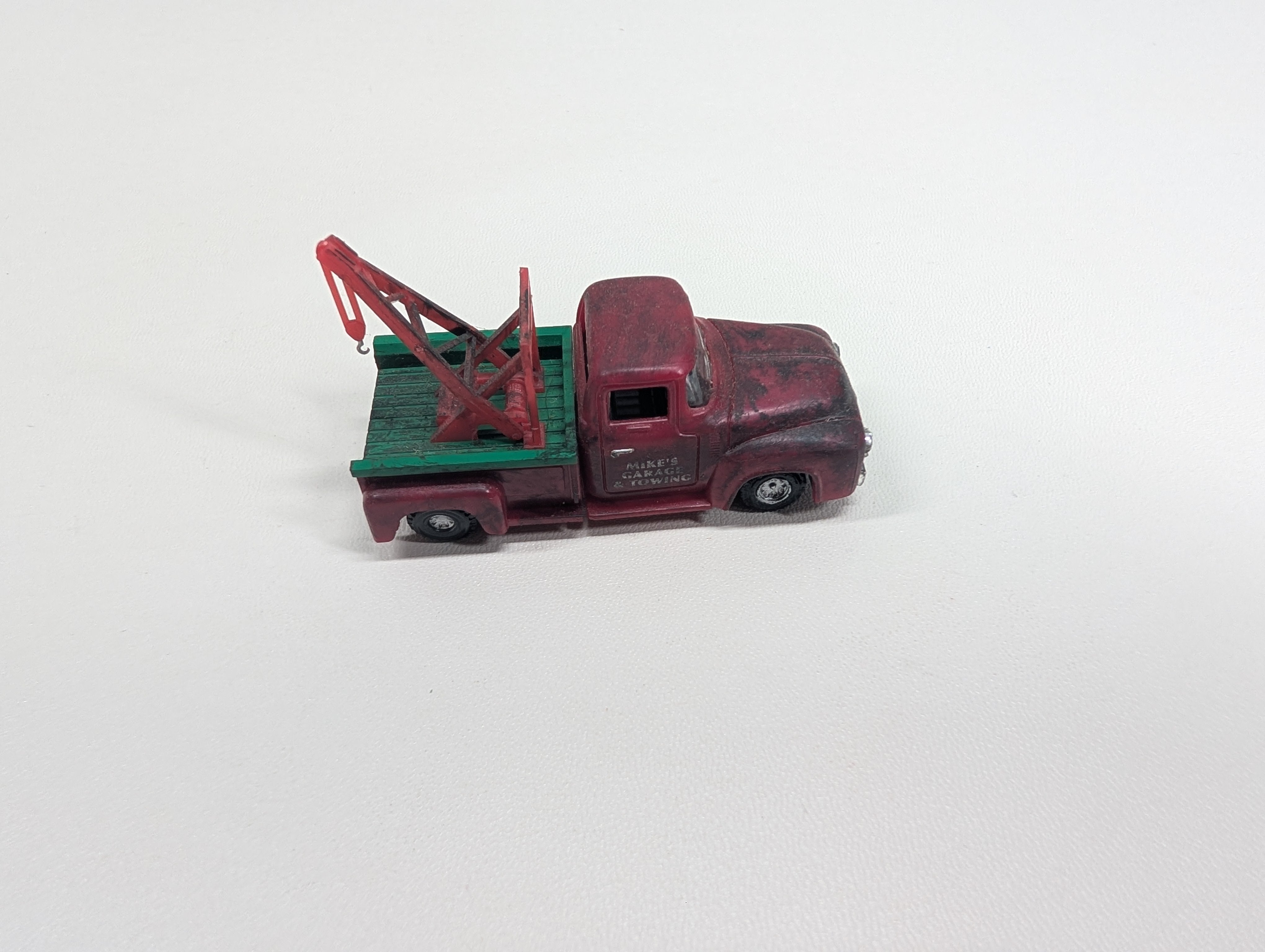 USED HO Scale Mike's Garage & Towing Truck, Weathered