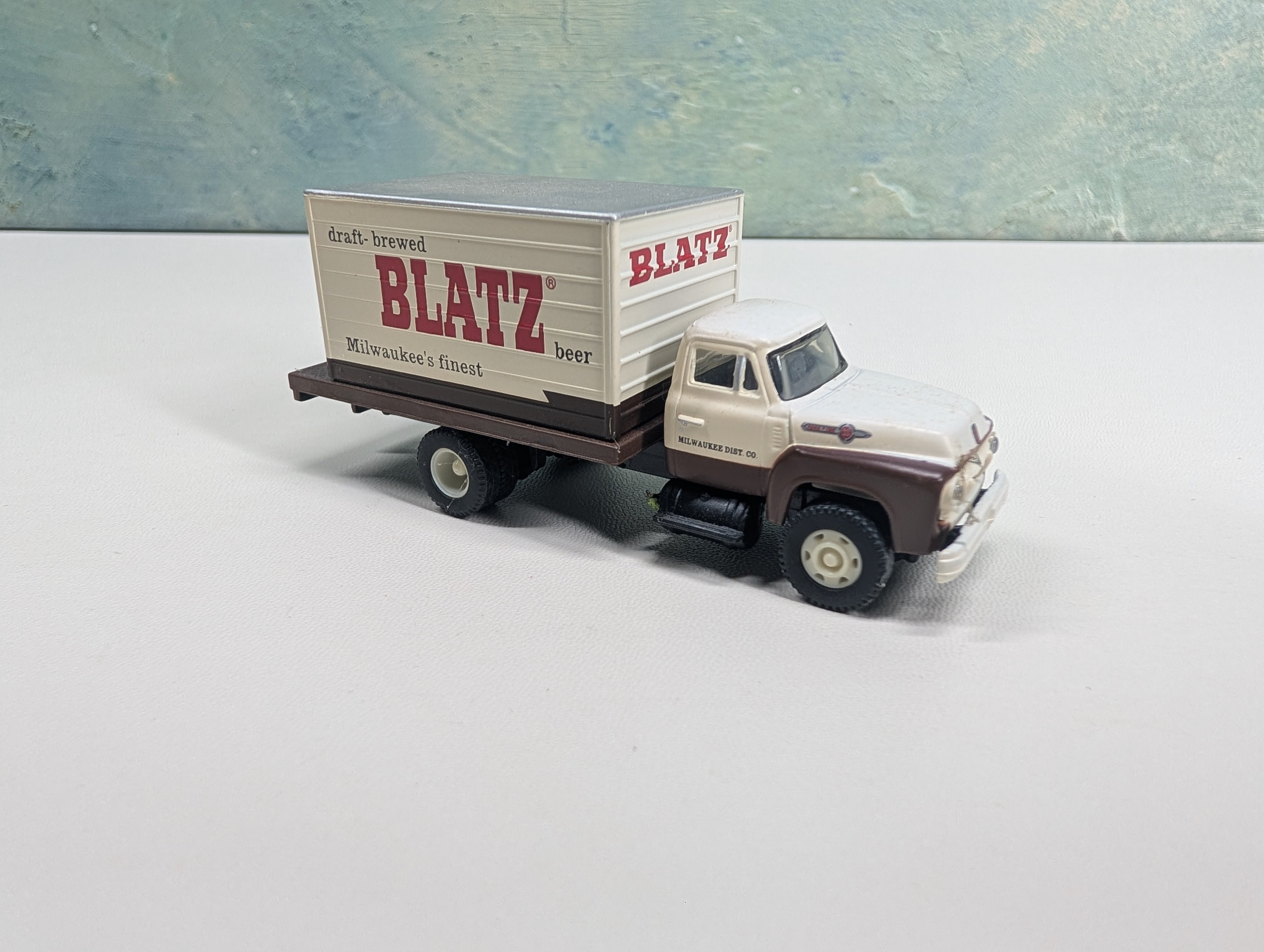 USED Classic Metal Works HO Scale Blatz Beer Box Truck