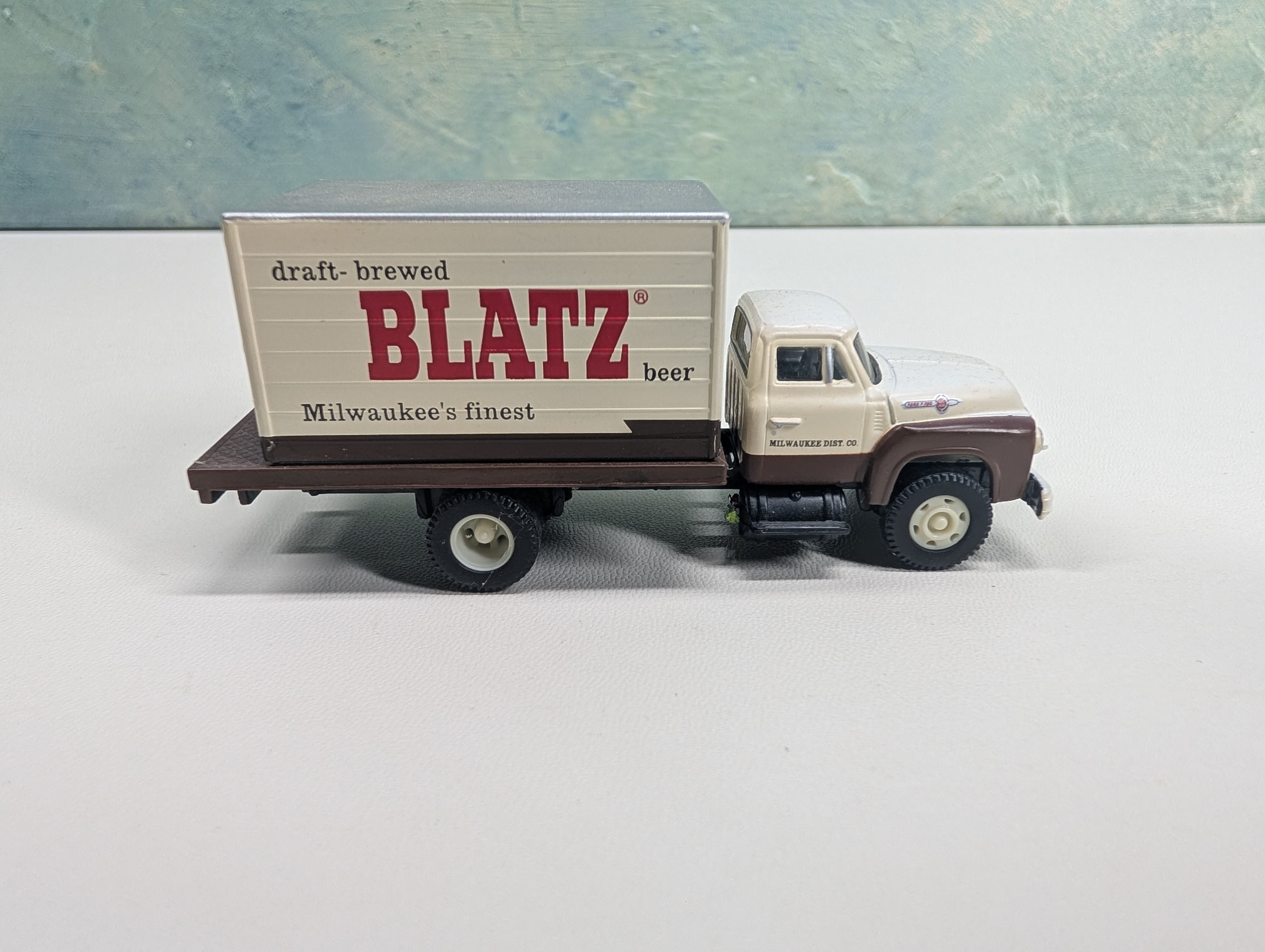 USED Classic Metal Works HO Scale Blatz Beer Box Truck