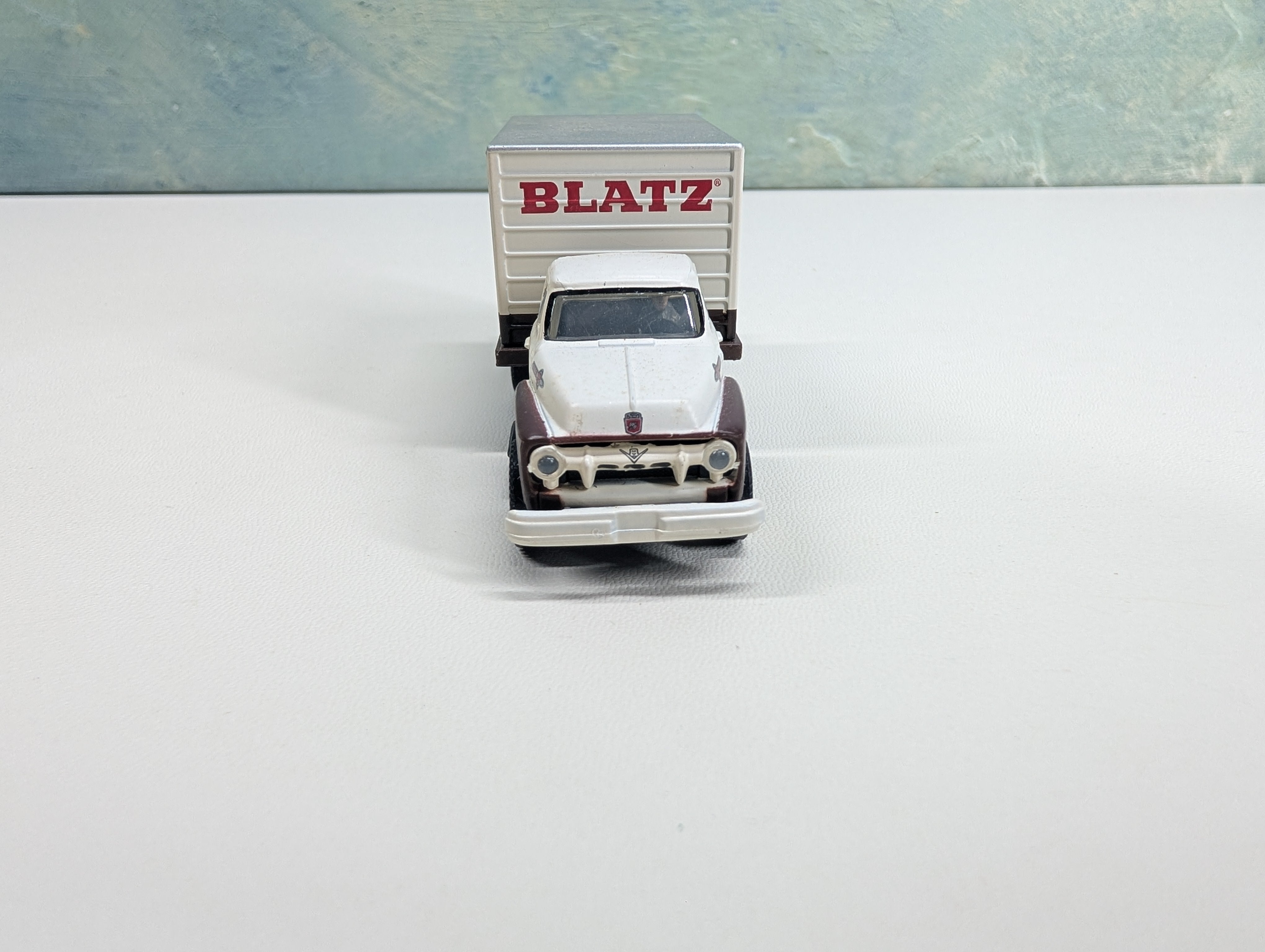 USED Classic Metal Works HO Scale Blatz Beer Box Truck