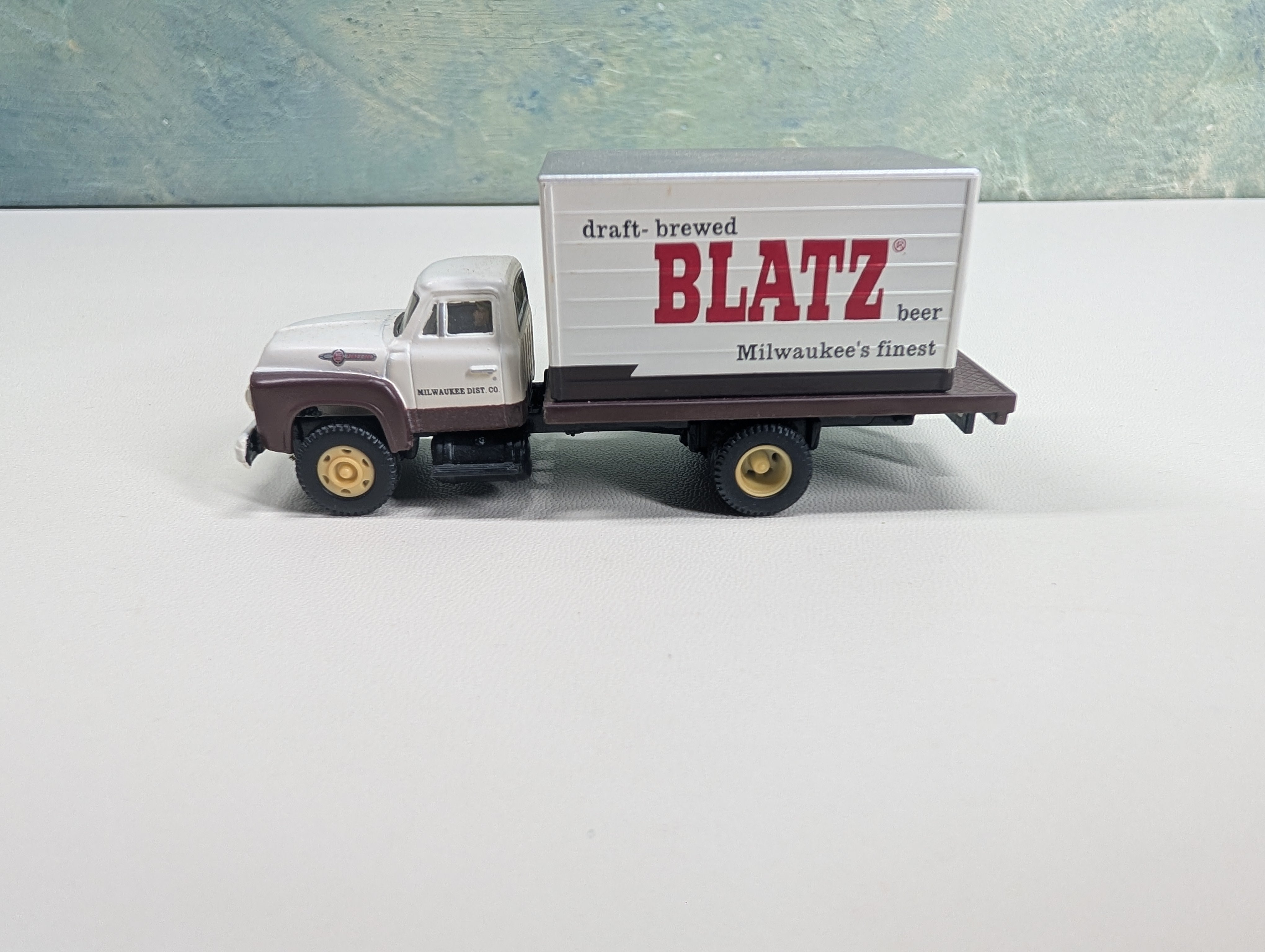 USED Classic Metal Works HO Scale Blatz Beer Box Truck