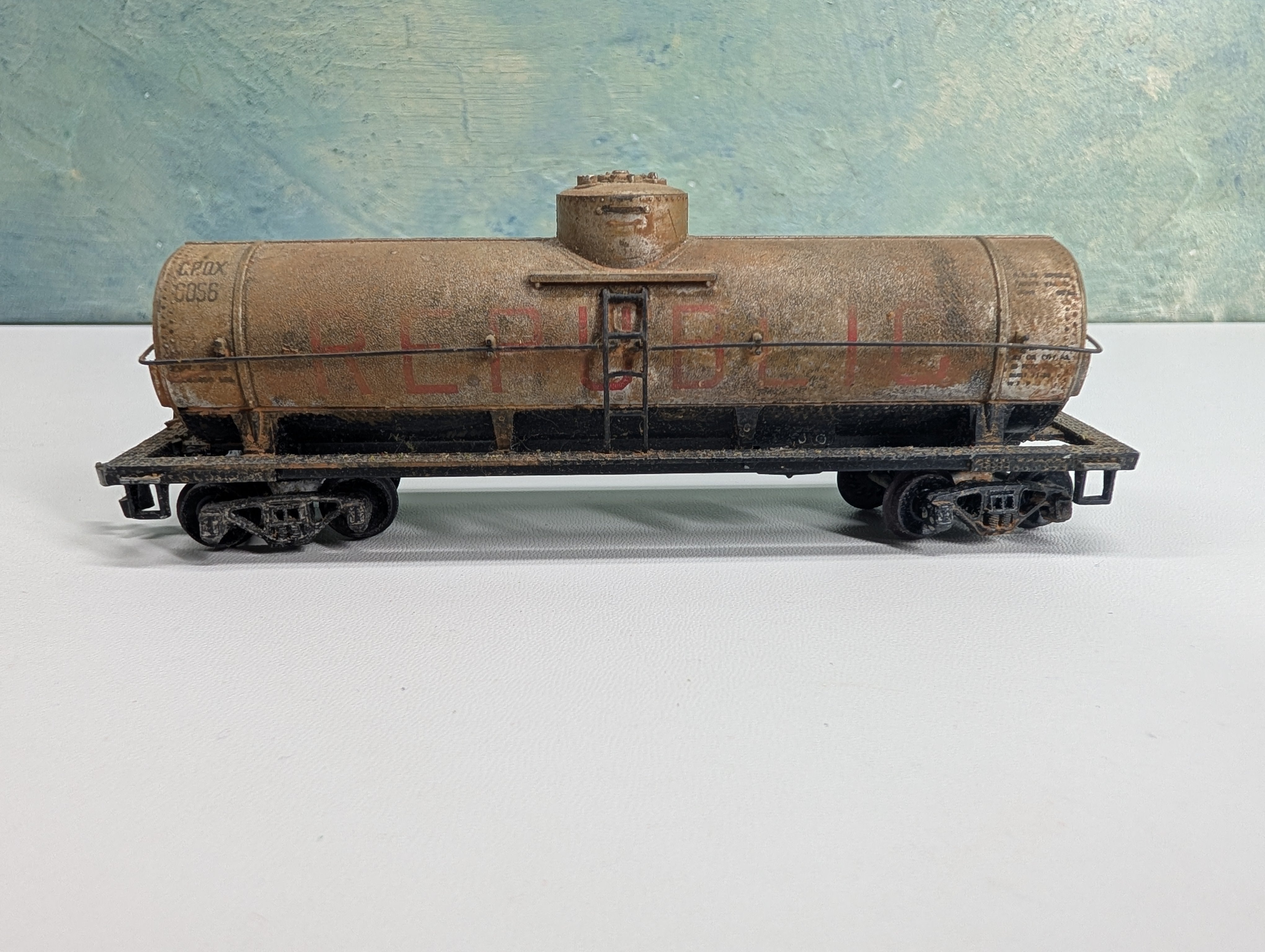 USED Mantua HO Scale Single Dome Tank Car Republic CPOX #8056 Weathered