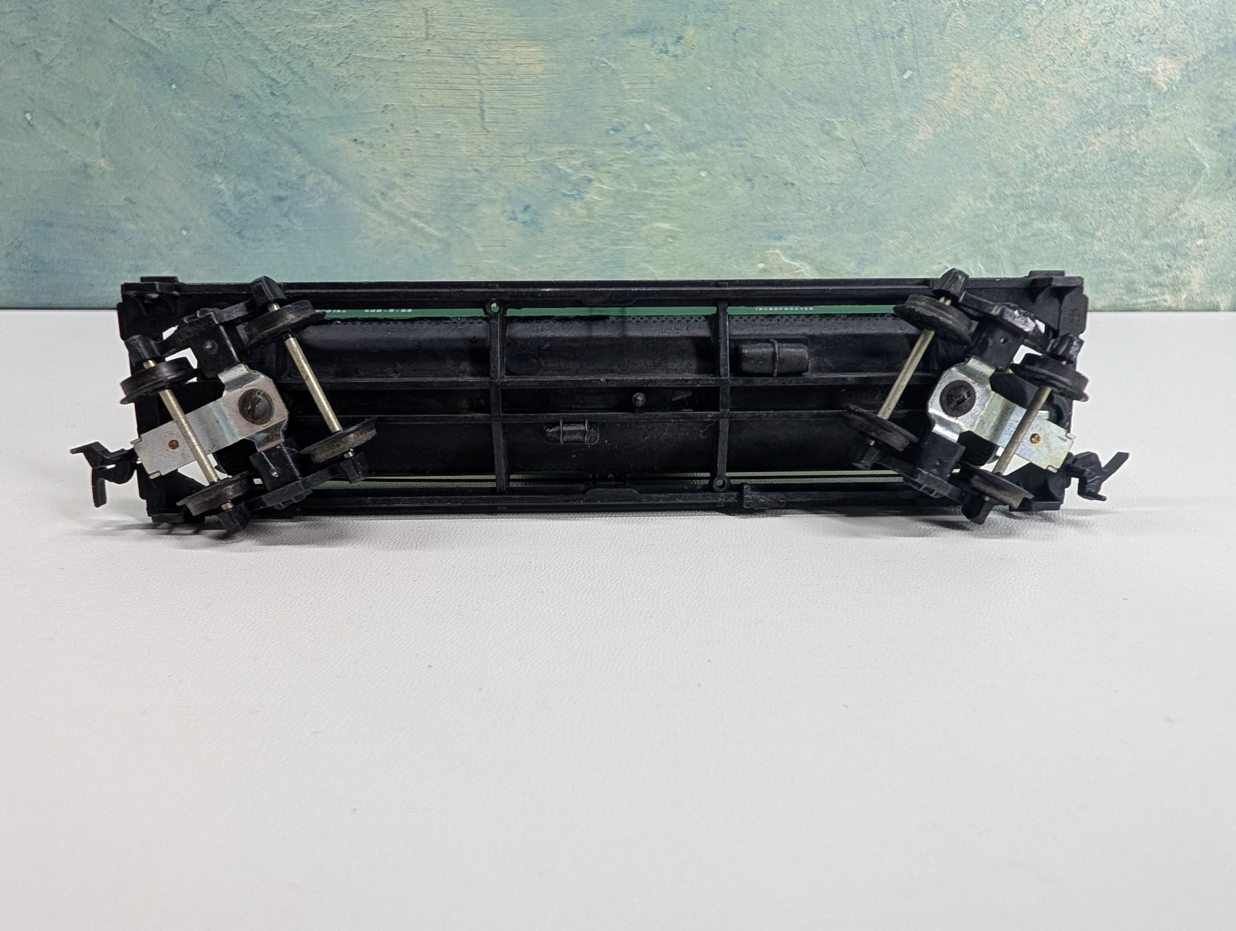 USED Mantua HO Scale Single Dome Chemical Tank Car Du Pont DUPX #6046