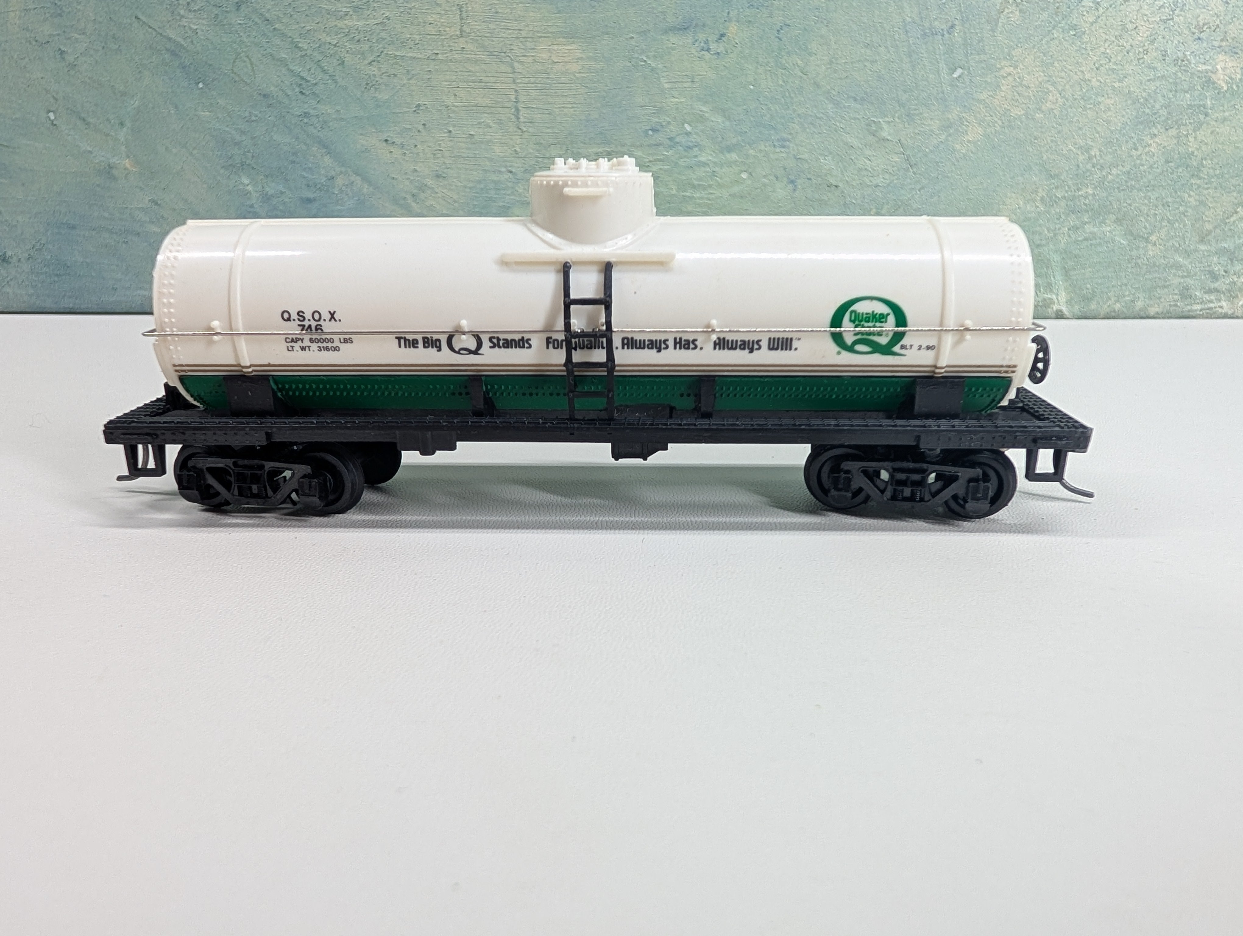 USED Bachmann HO Scale Single Dome Tank Car Quaker State QSOX #746