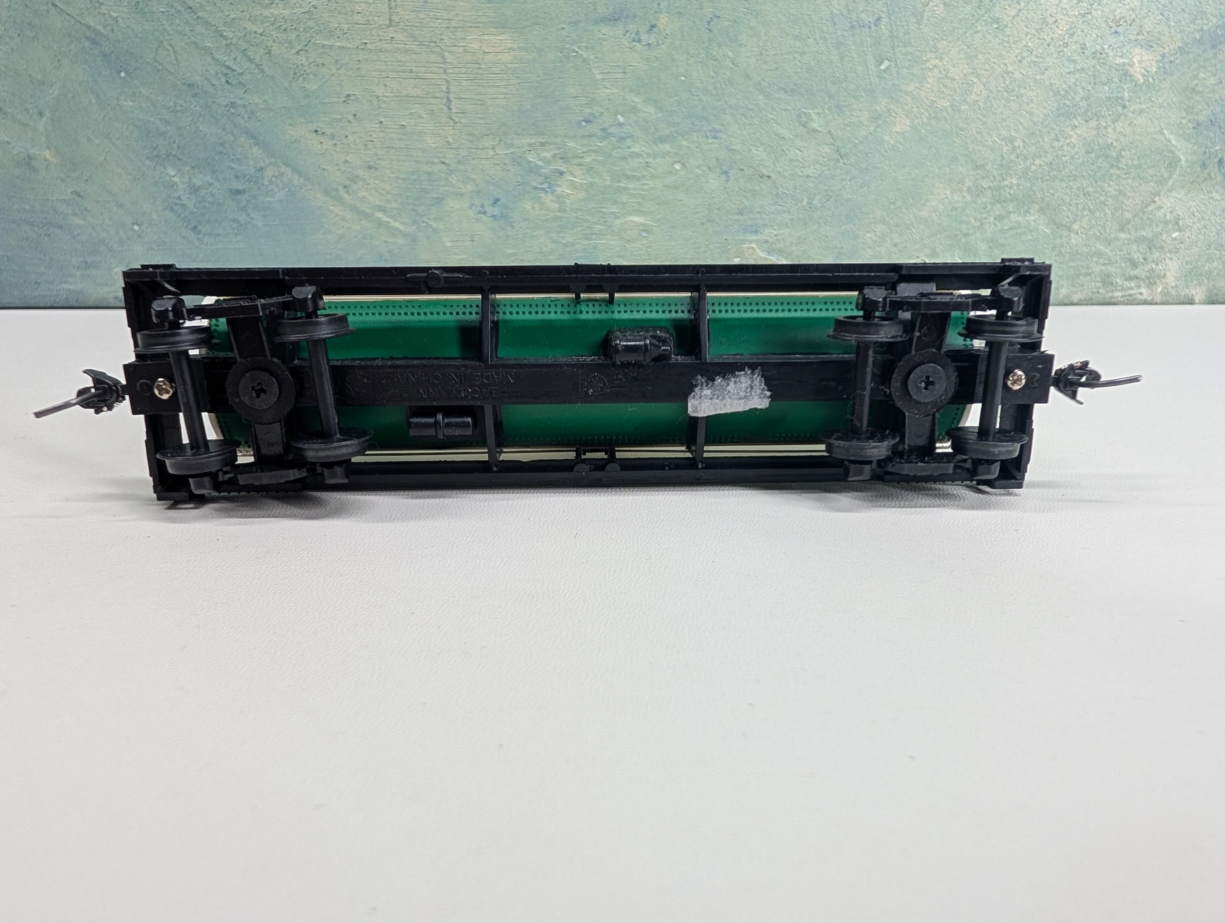 USED Bachmann HO Scale Single Dome Tank Car Quaker State QSOX #746