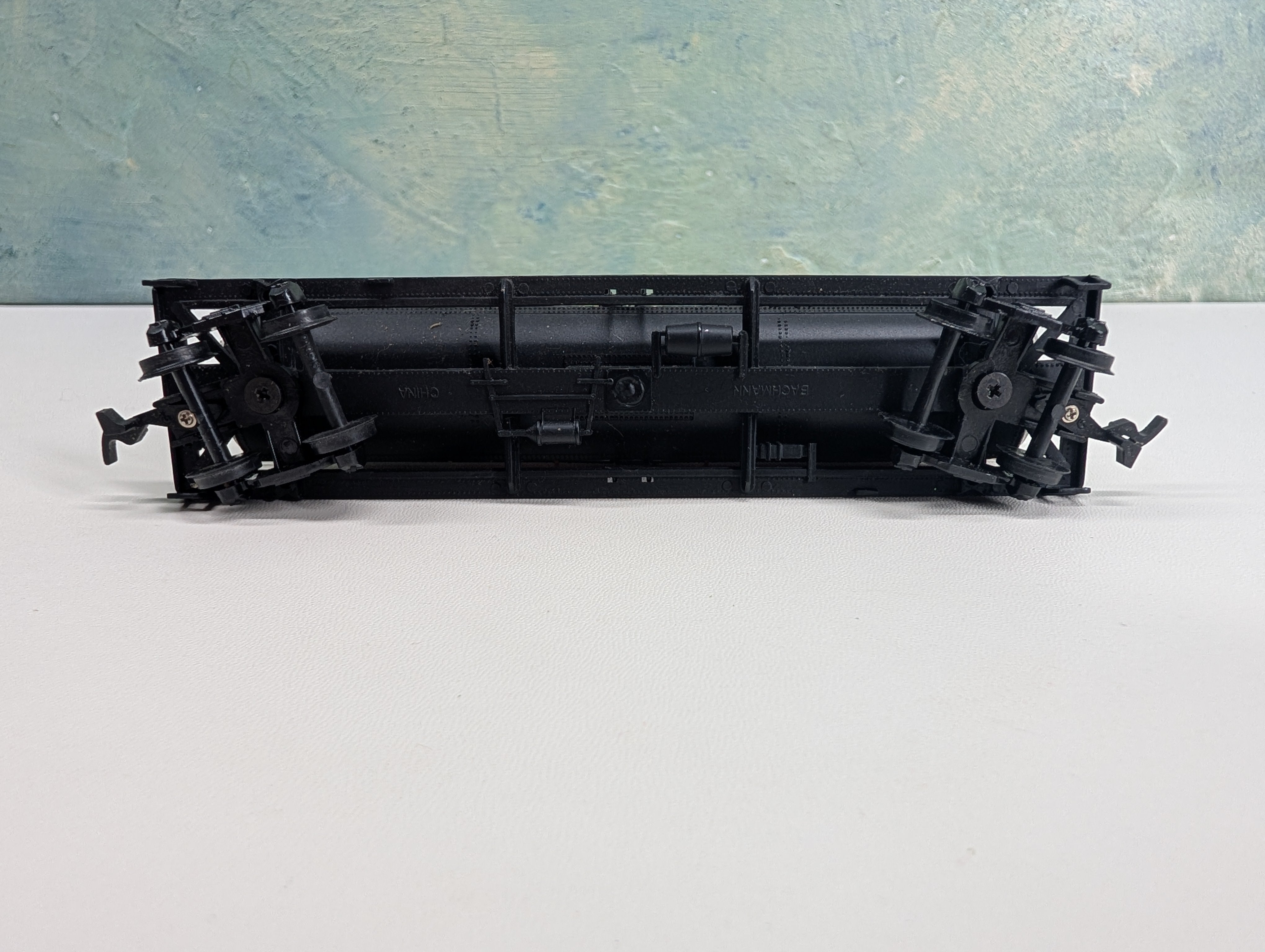USED Bachmann HO Scale Triple Dome Tank Car Exxon #1121