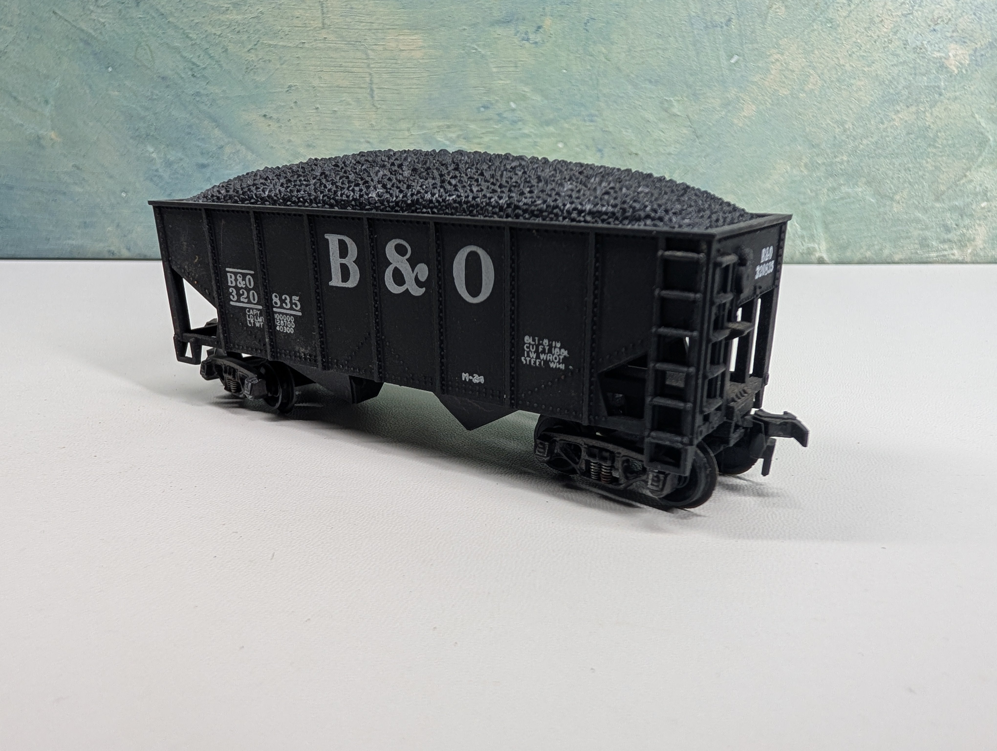 USED Varney HO Scale 2 Bay Hopper w/ Coal Load Baltimore and Ohio B&O #320835