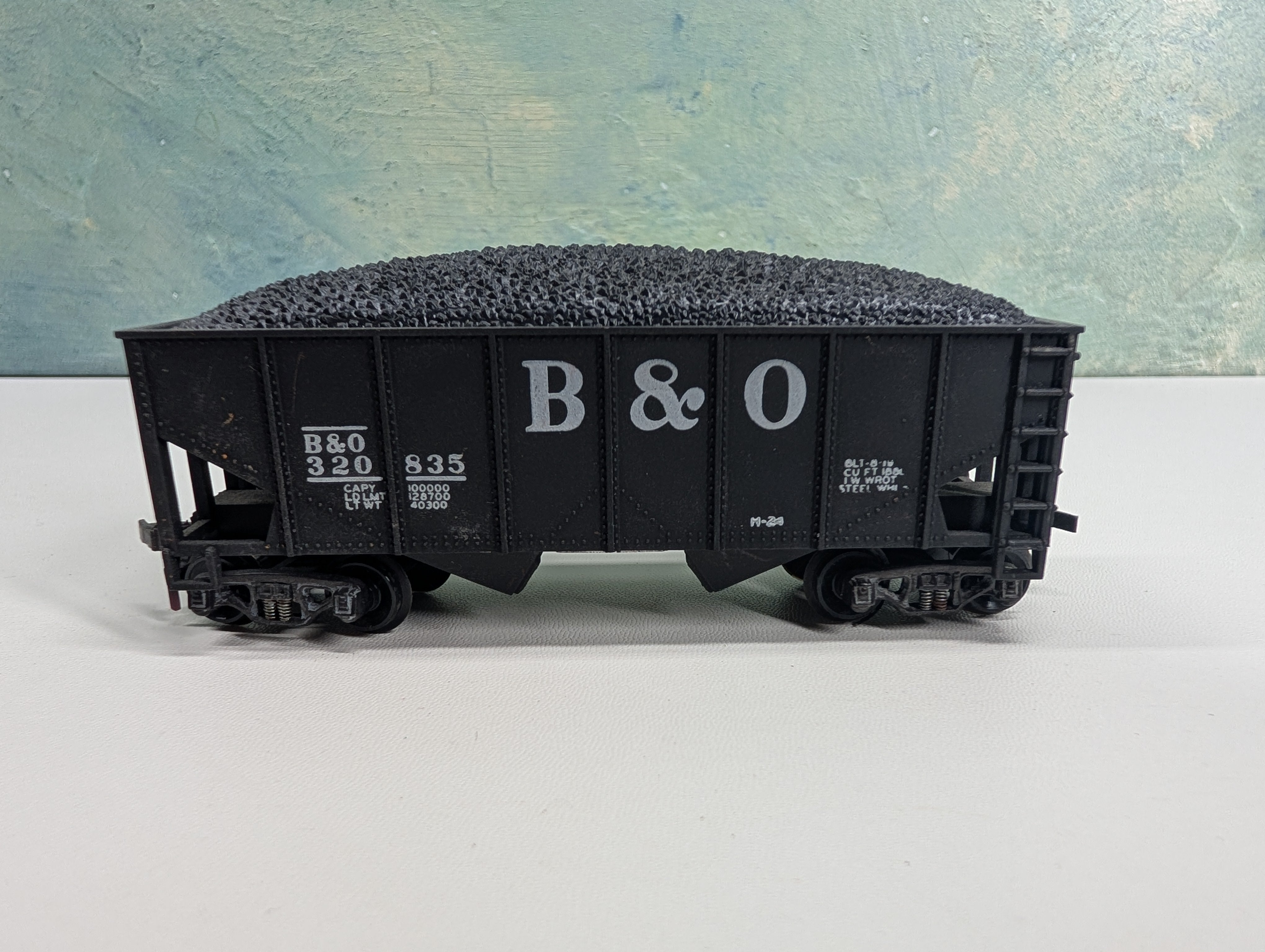 USED Varney HO Scale 2 Bay Hopper w/ Coal Load Baltimore and Ohio B&O #320835