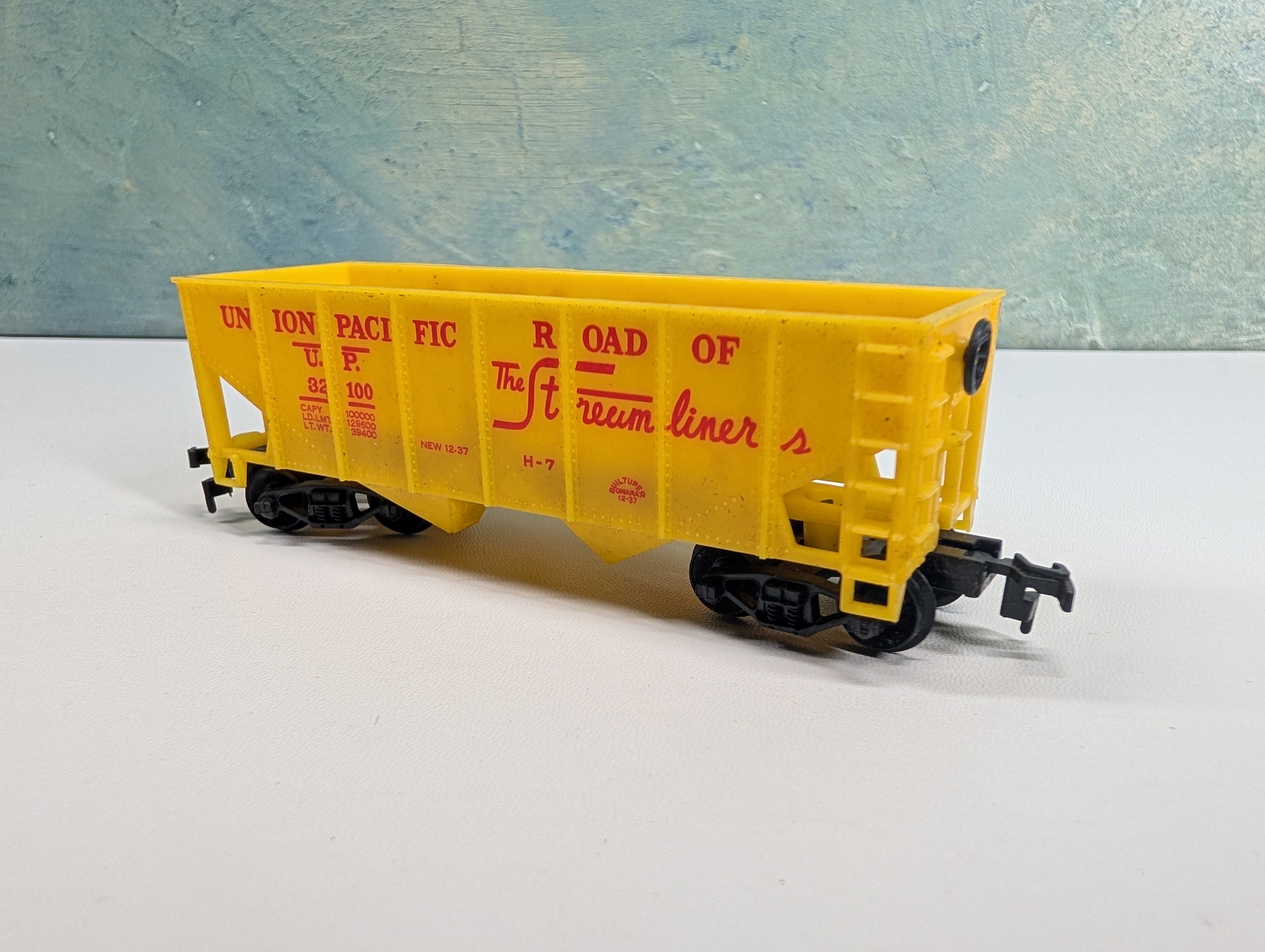 USED Life-Like HO Scale 2 Bay Hopper Union Pacific UP #32100