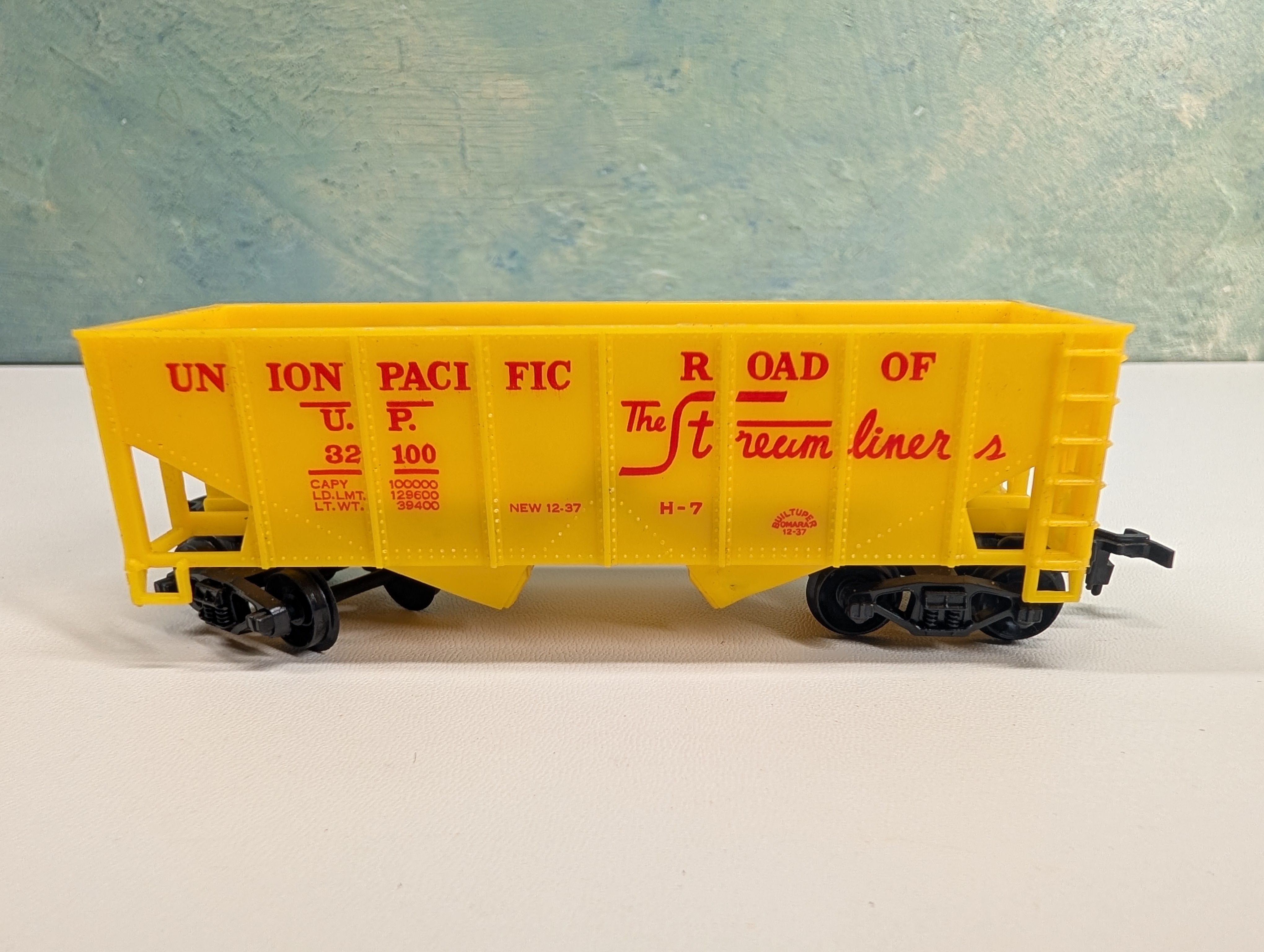 USED Life-Like HO Scale 2 Bay Hopper Union Pacific UP #32100