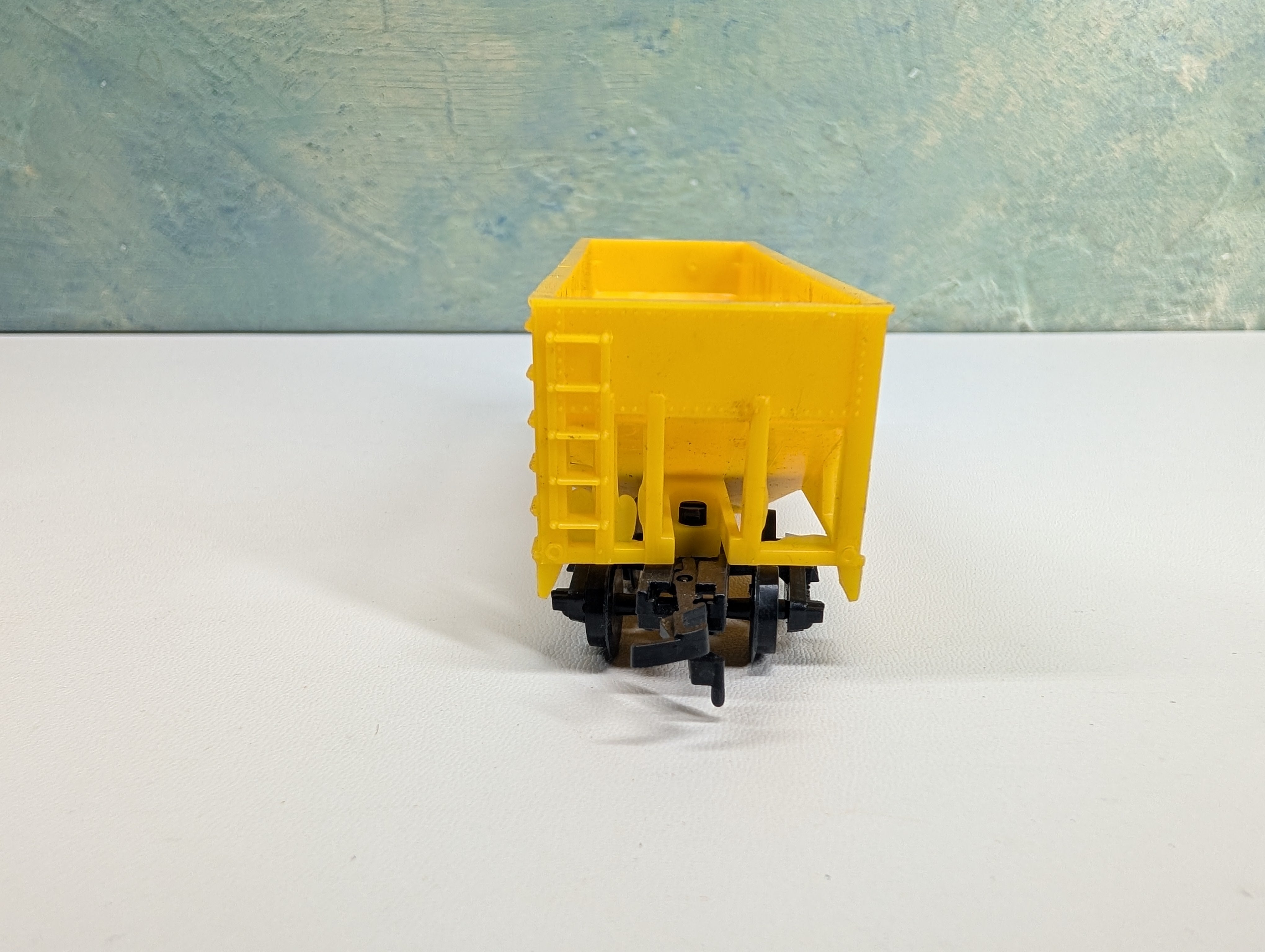 USED Life-Like HO Scale 2 Bay Hopper Union Pacific UP #32100