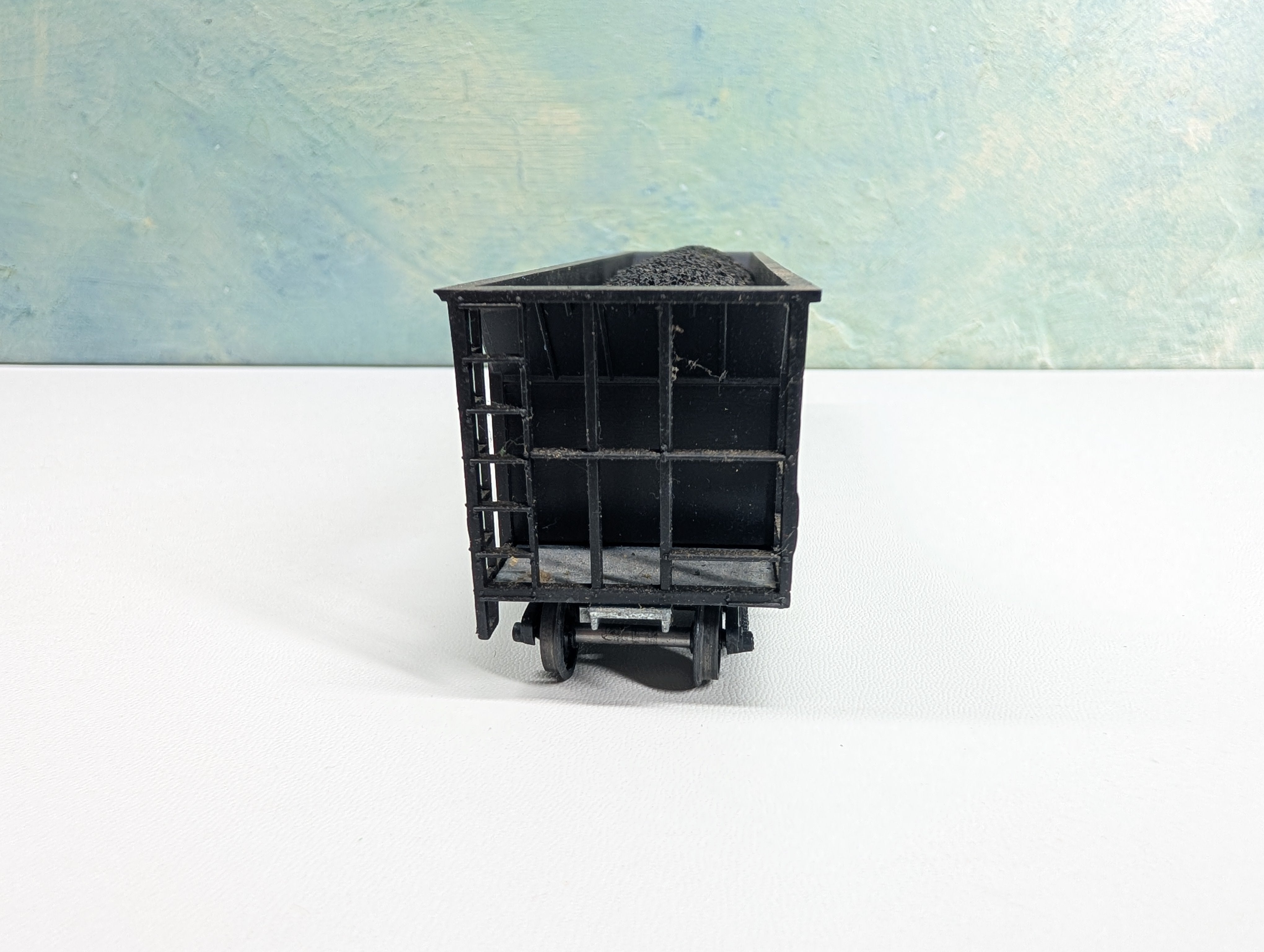 USED Roundhouse HO Scale 5 Bay Rapid Discharge Hopper w/ Coal Load Seaboard System SBD #684440
