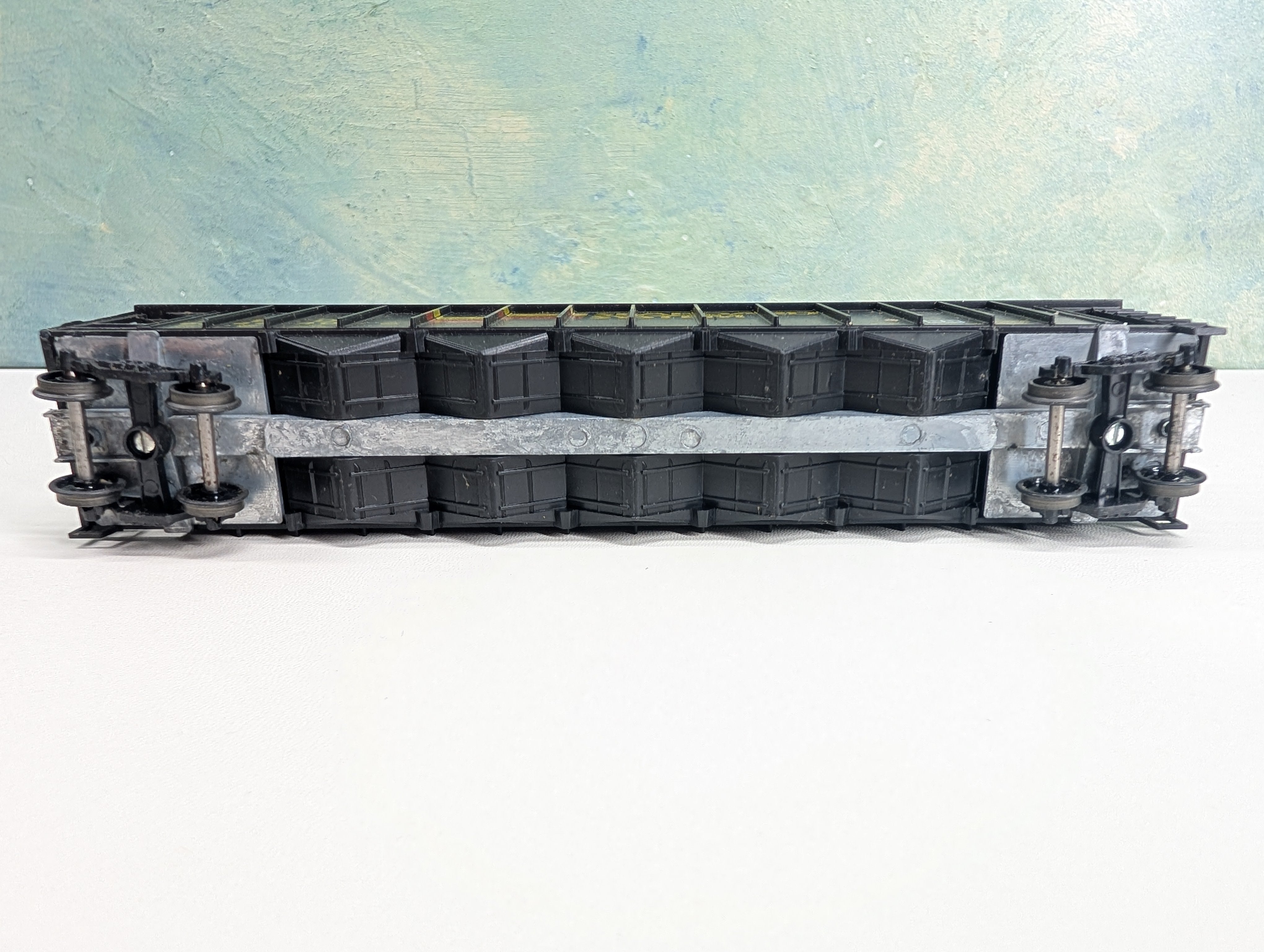 USED Roundhouse HO Scale 5 Bay Rapid Discharge Hopper w/ Coal Load Seaboard System SBD #684440