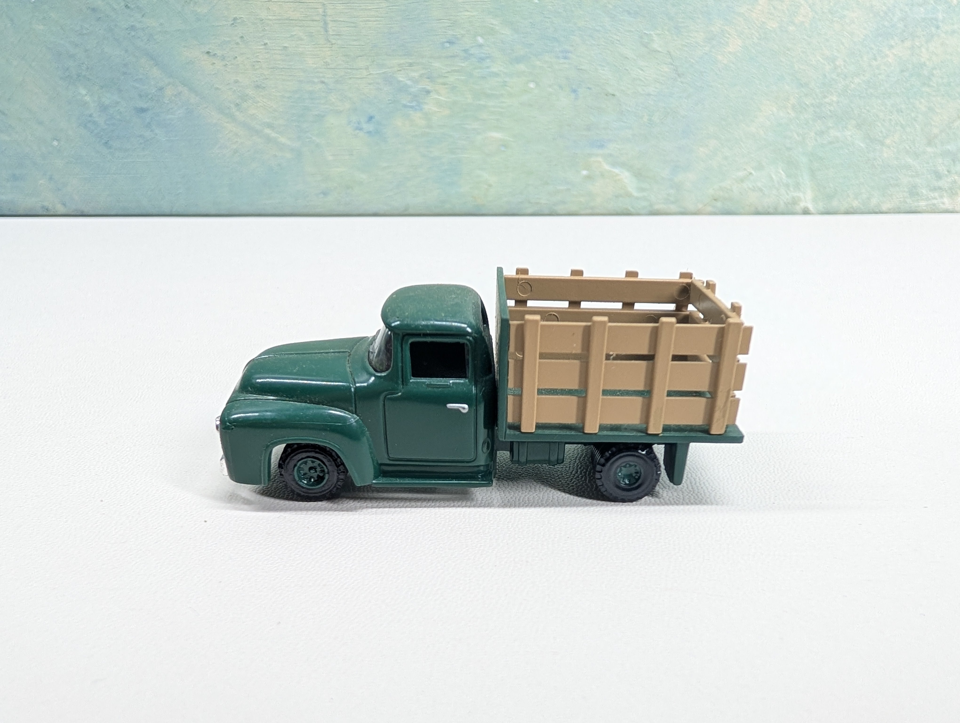 USED HO Scale Green Stake Truck