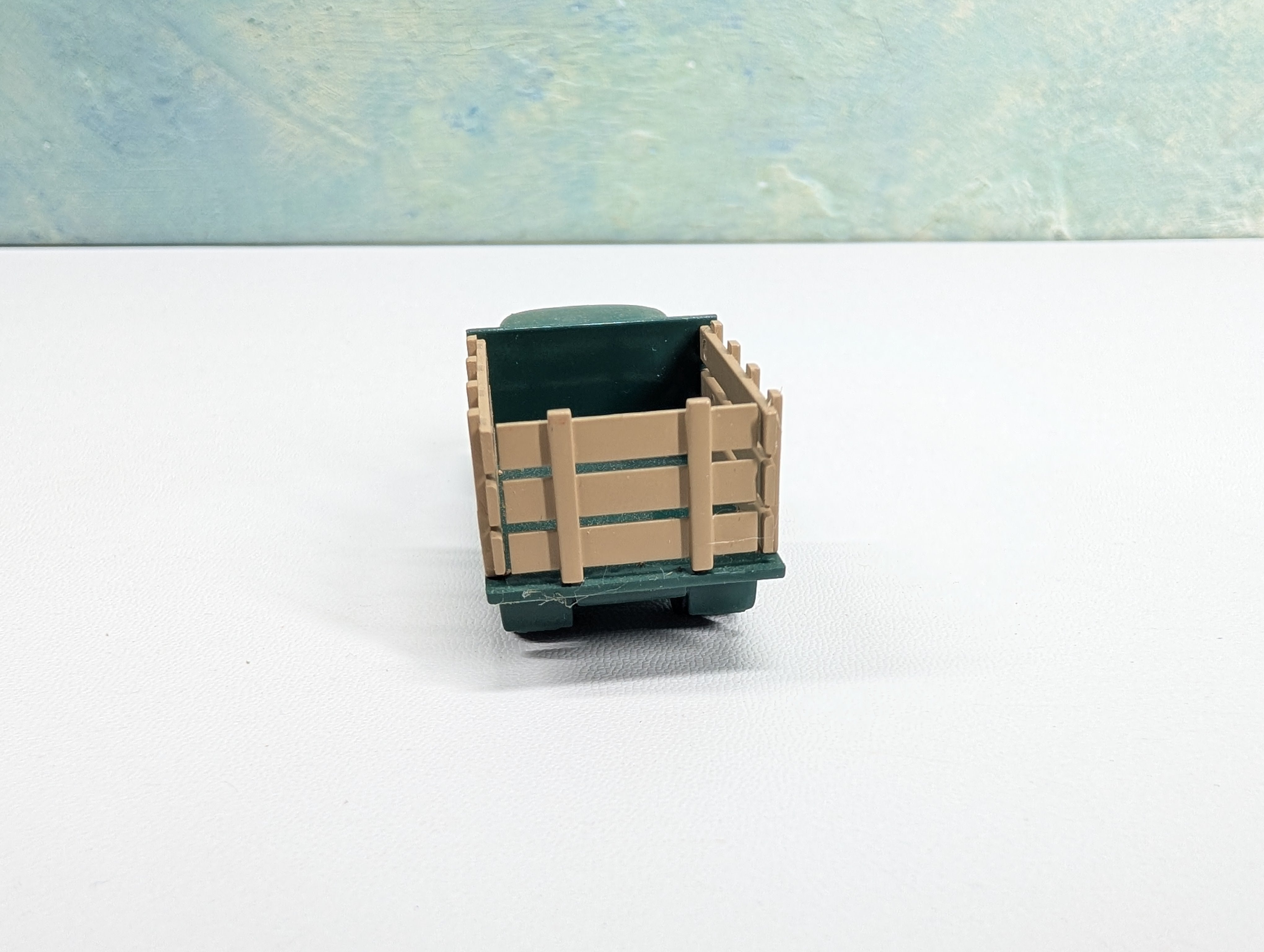 USED HO Scale Green Stake Truck