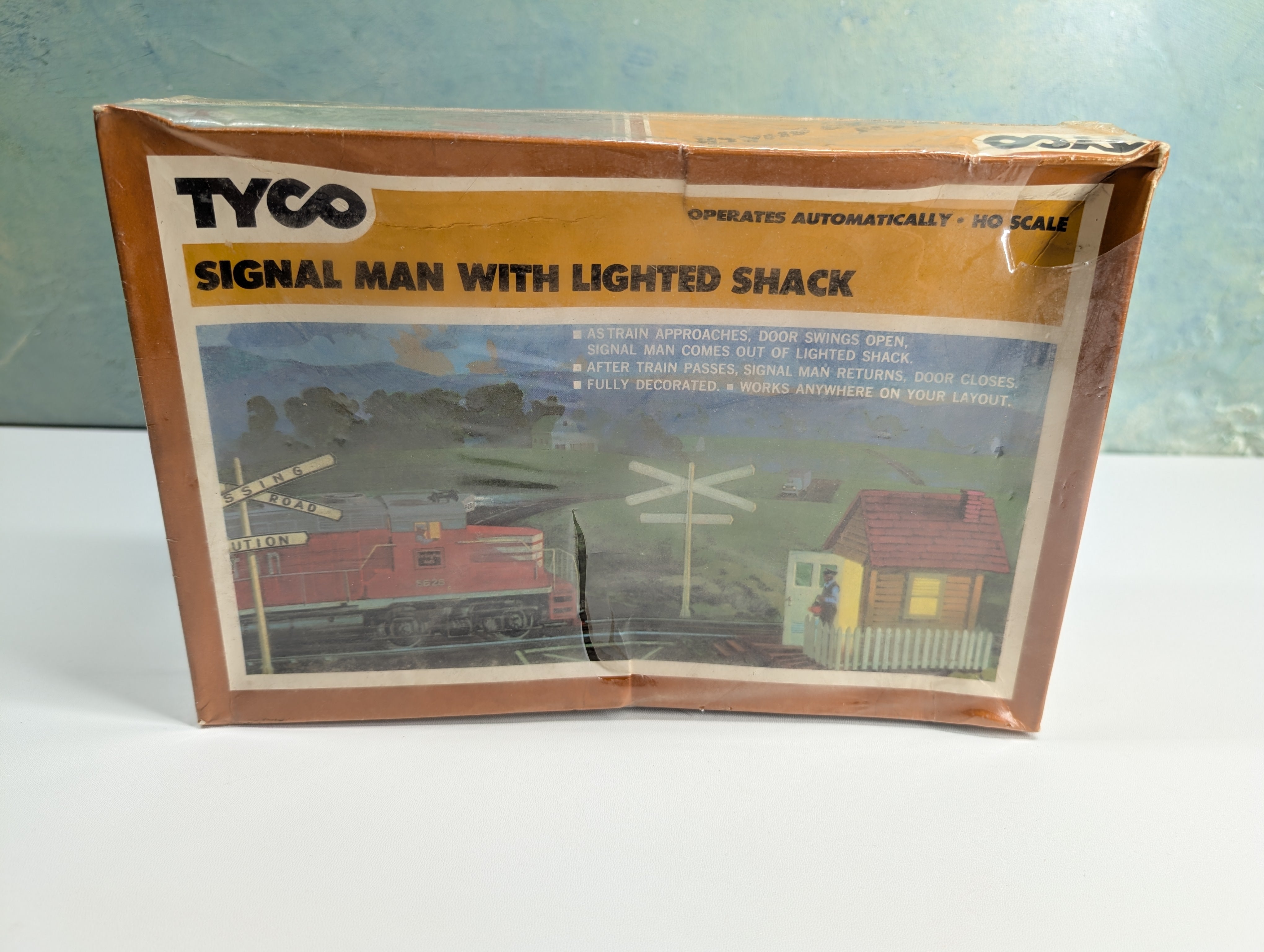 Tyco 928 HO Scale Signal Man with Lighted Shack (sealed)