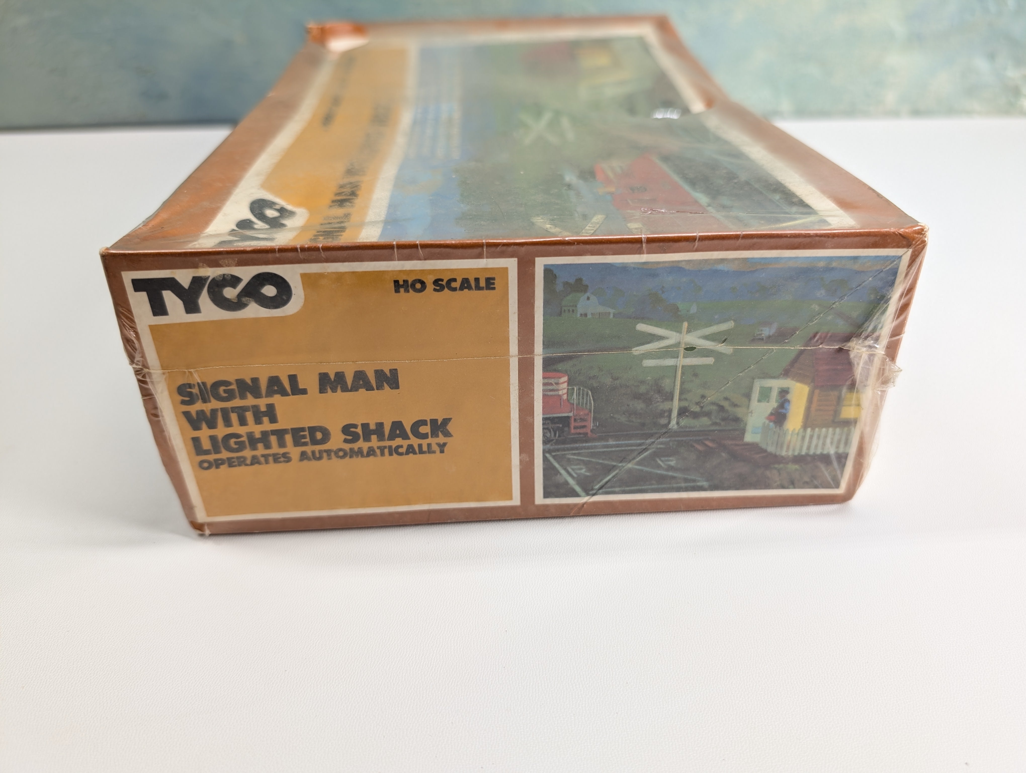 Tyco 928 HO Scale Signal Man with Lighted Shack (sealed)