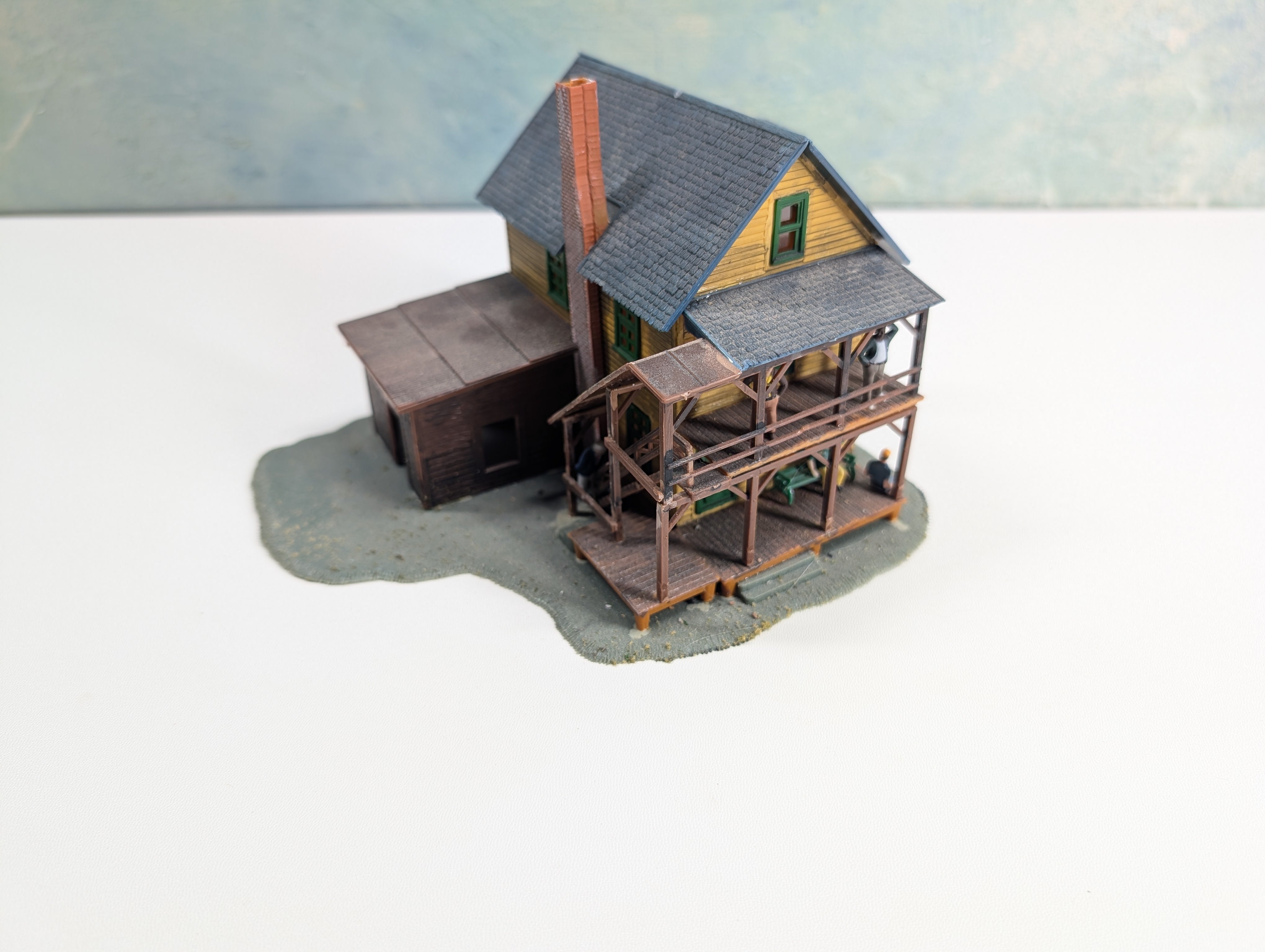 USED HO Scale Old Time 3 Story Yellow House