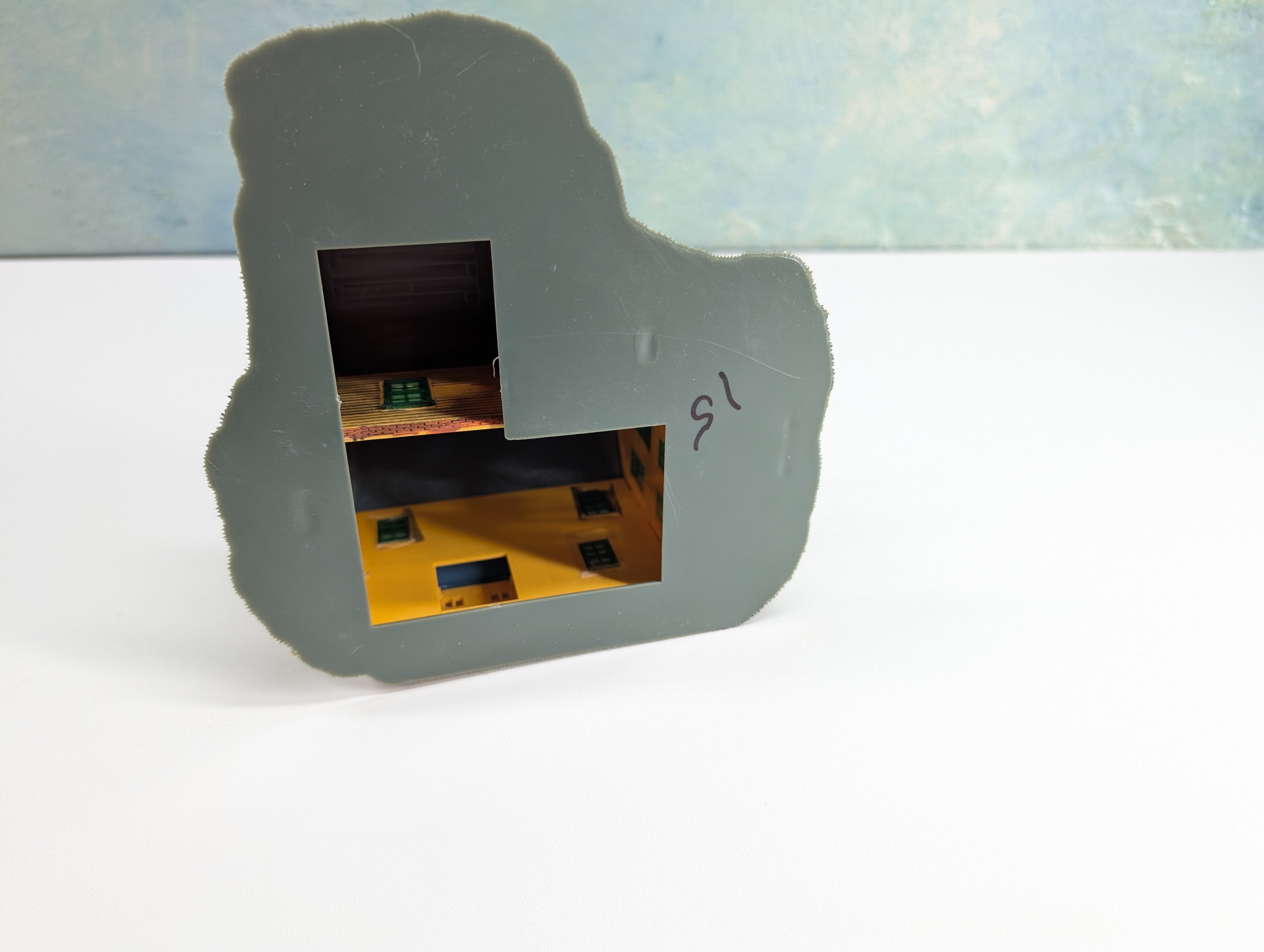 USED HO Scale Old Time 3 Story Yellow House